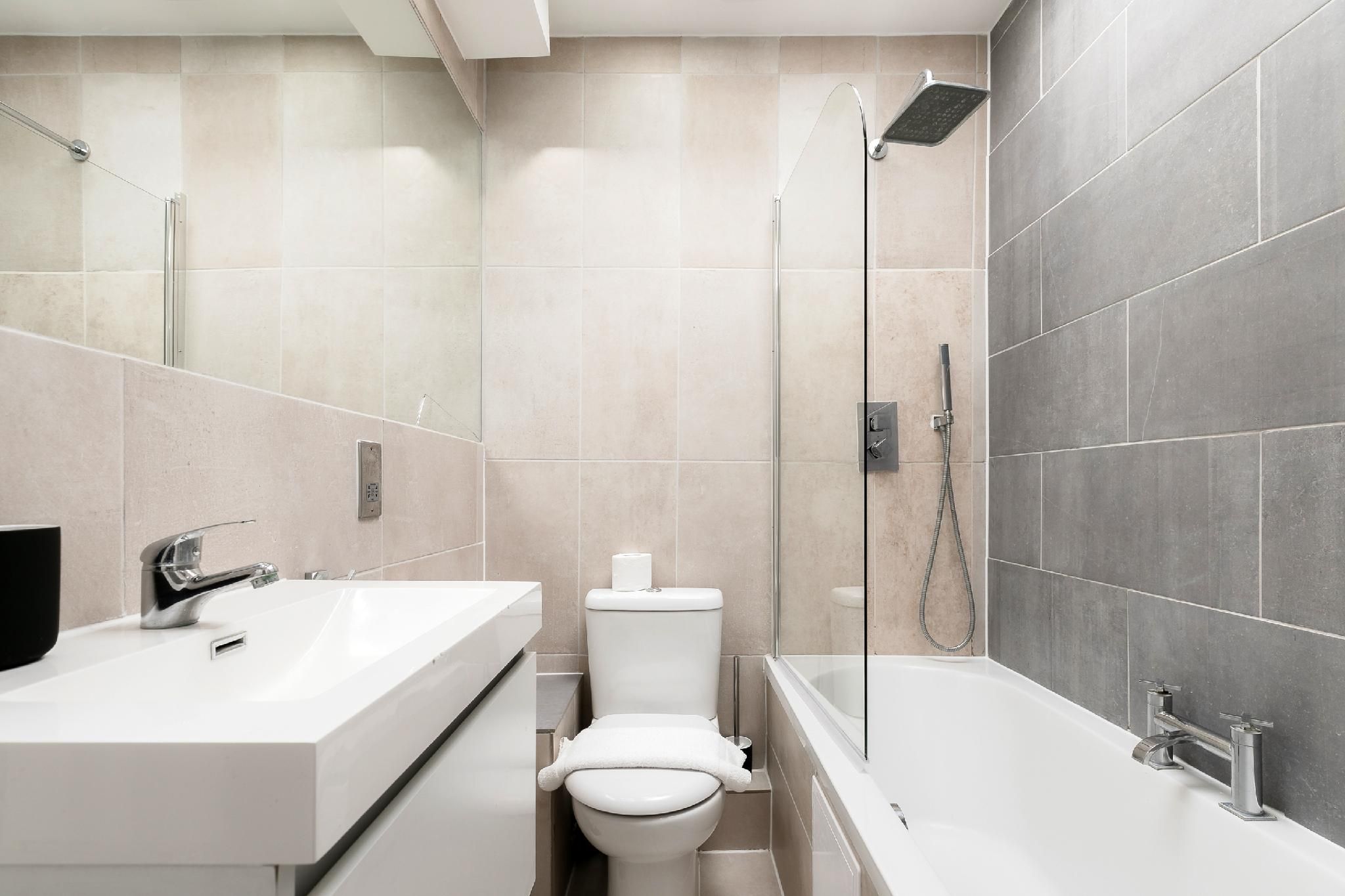Apartment-Comfort-Private Bathroom-City View