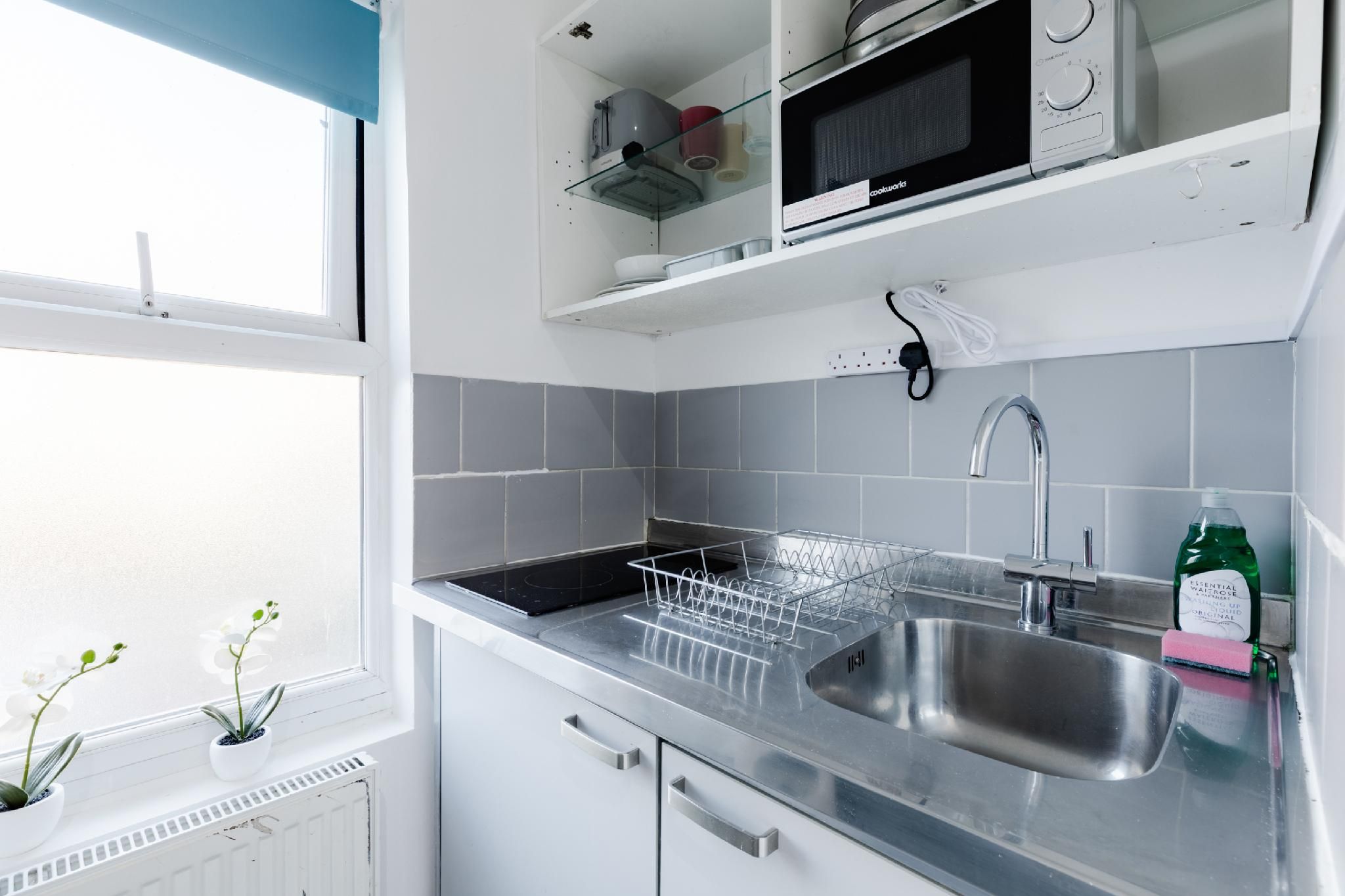 Flat 1, 532A (Single Studio)