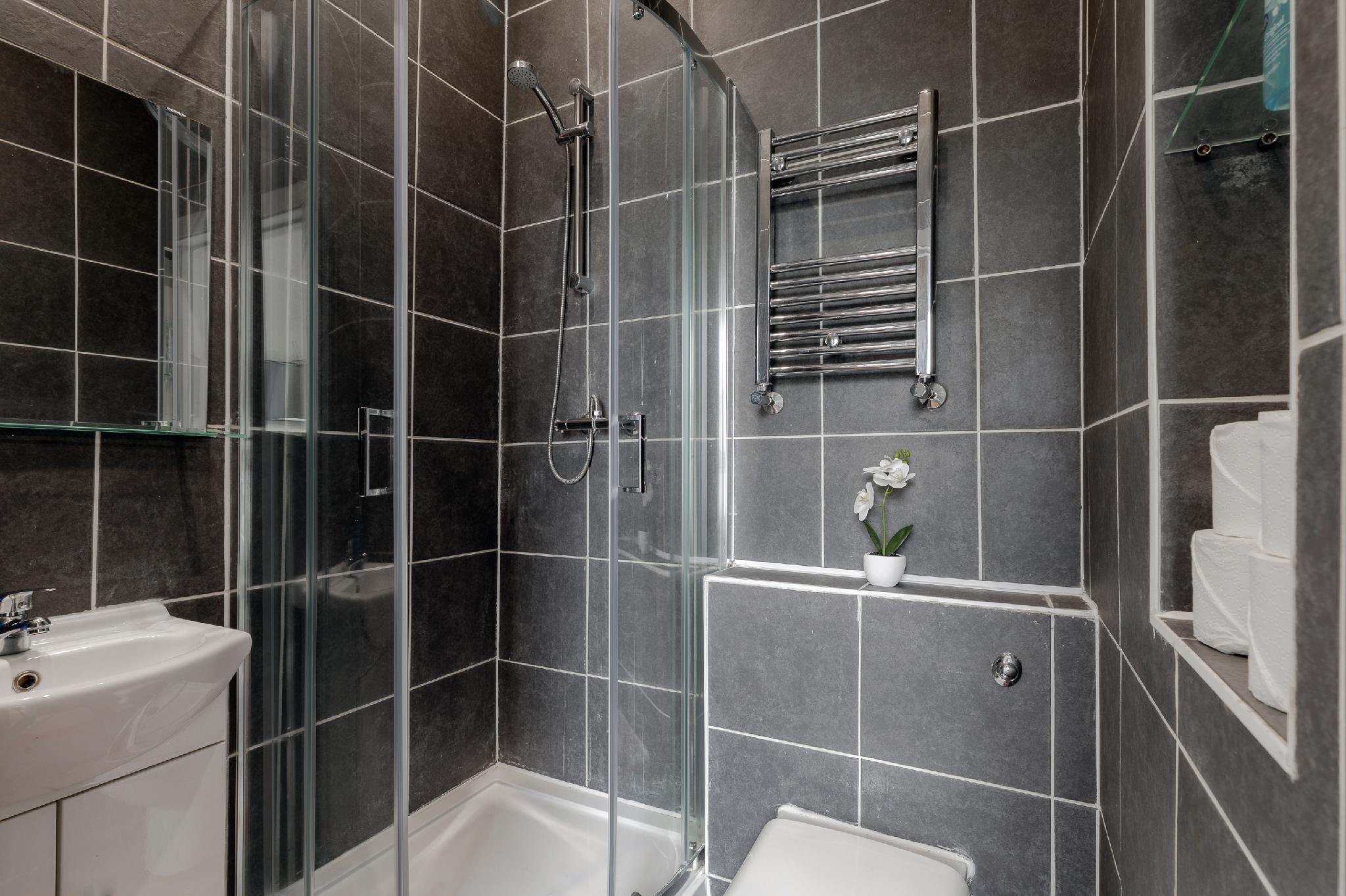 Flat 2, 532A (Double Studio)