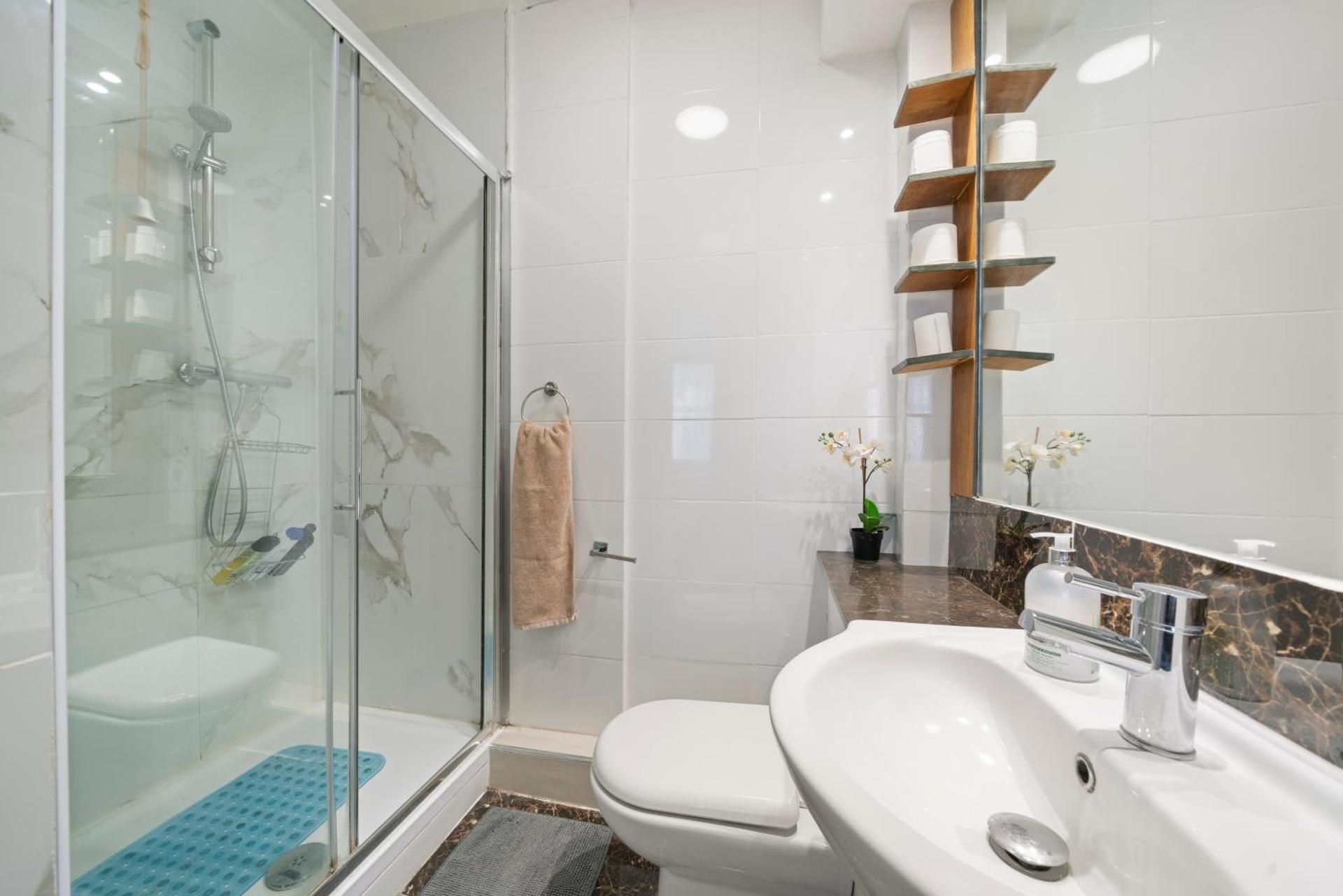 Double Room with Private Bathroom