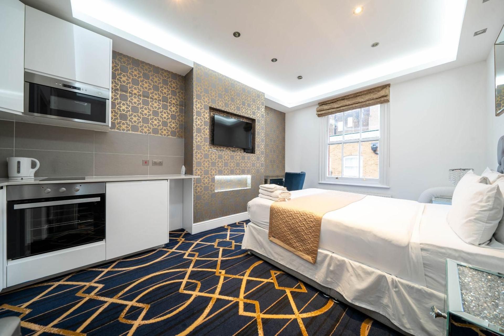 Deluxe Double Room (2 Adults + 1 Child)