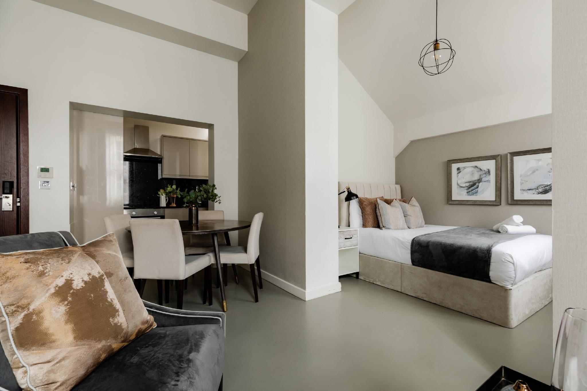 One Bedroom (6 Guests)