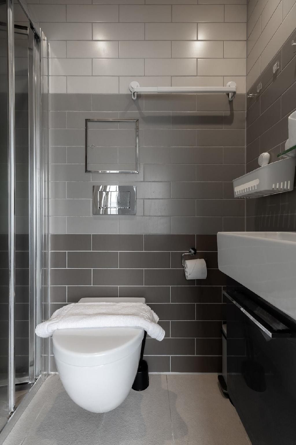 Studio-Private Bathroom-2