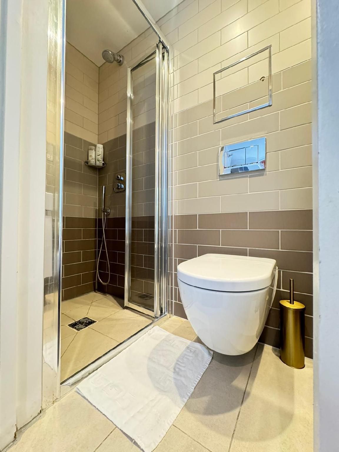 Studio-Basic-Private Bathroom