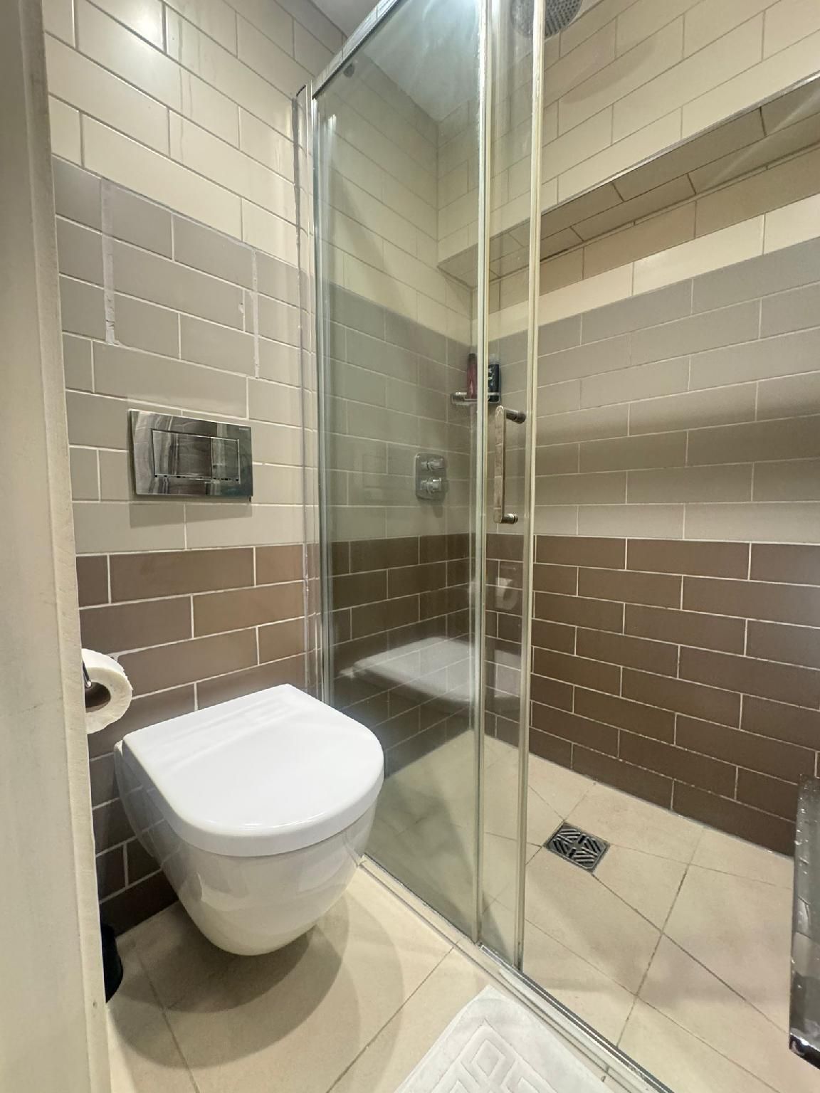 Studio-Designer-Private Bathroom