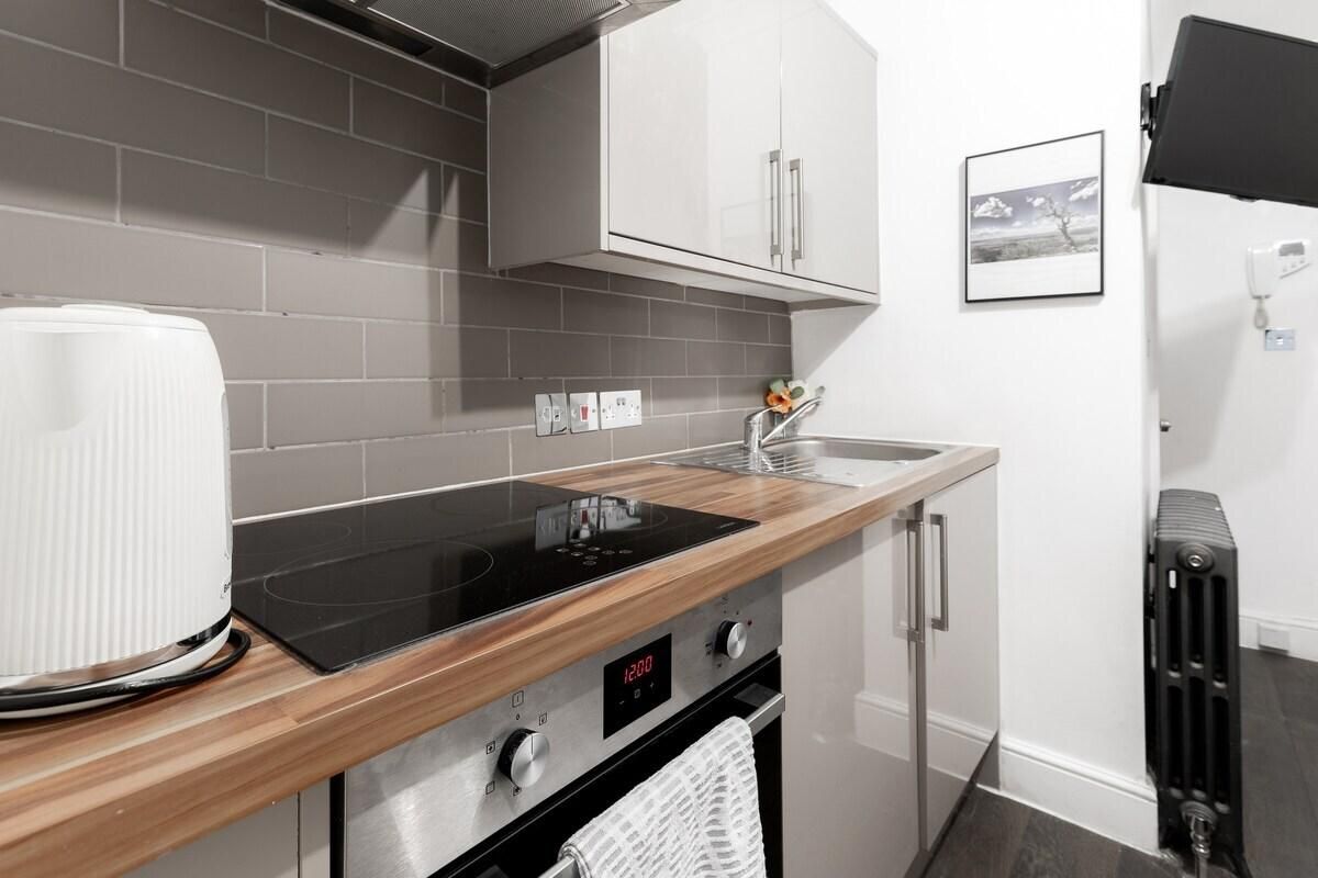 Studio-Private Bathroom-8