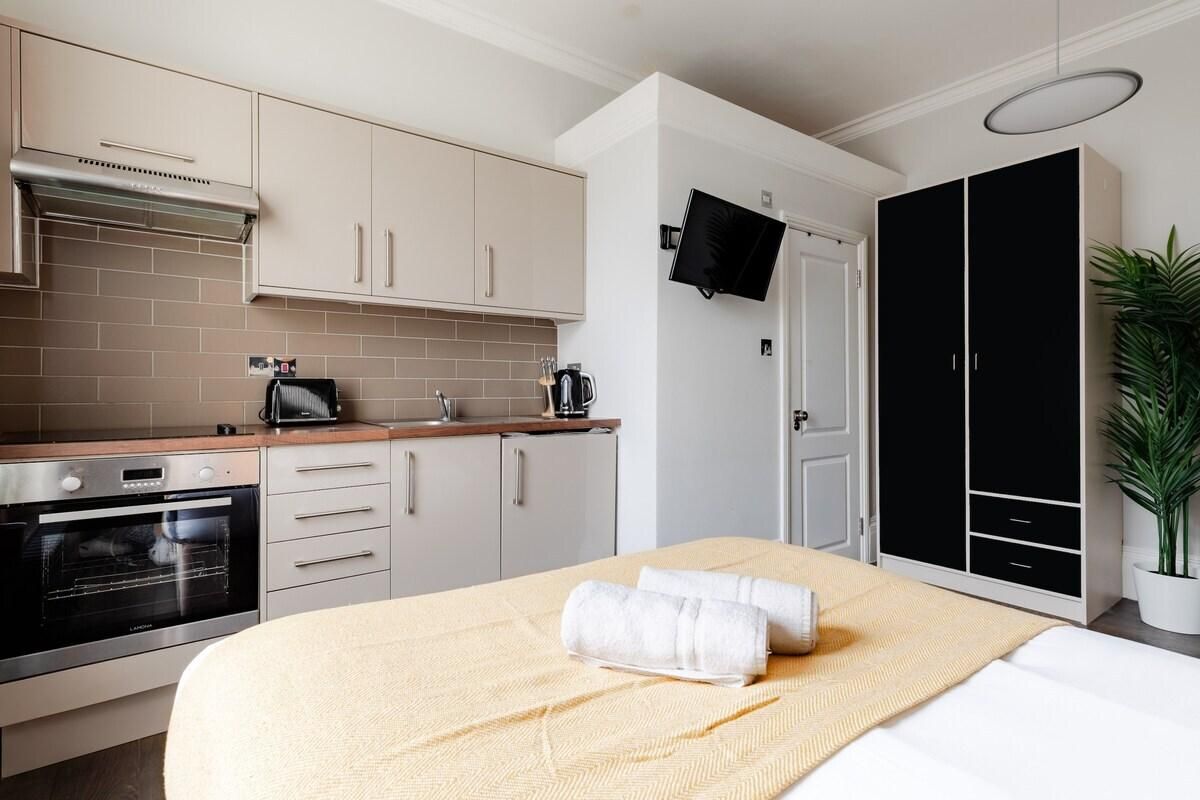 Studio-Private Bathroom-5