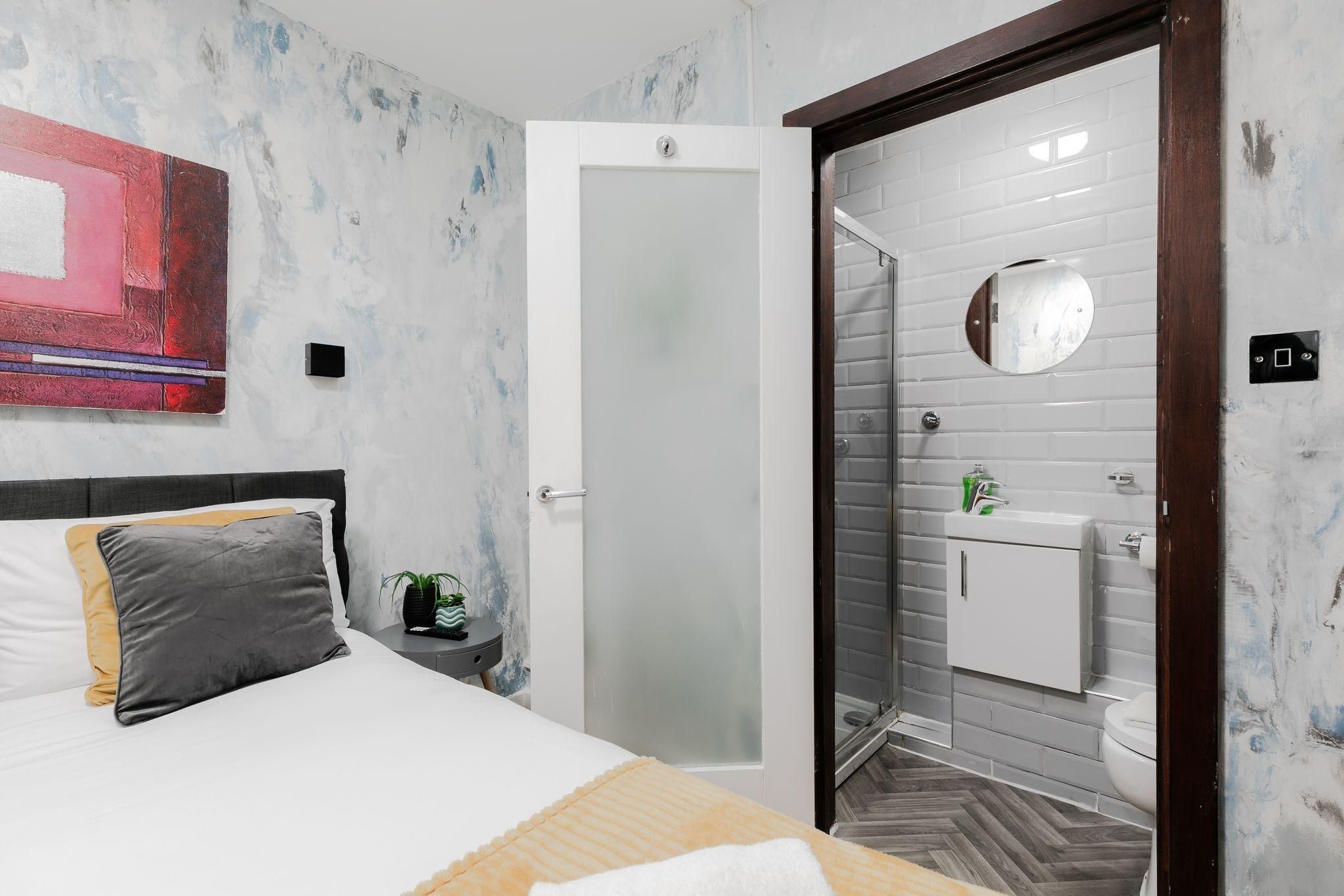 Double room-Budget-Private Bathroom-No window-Room 04