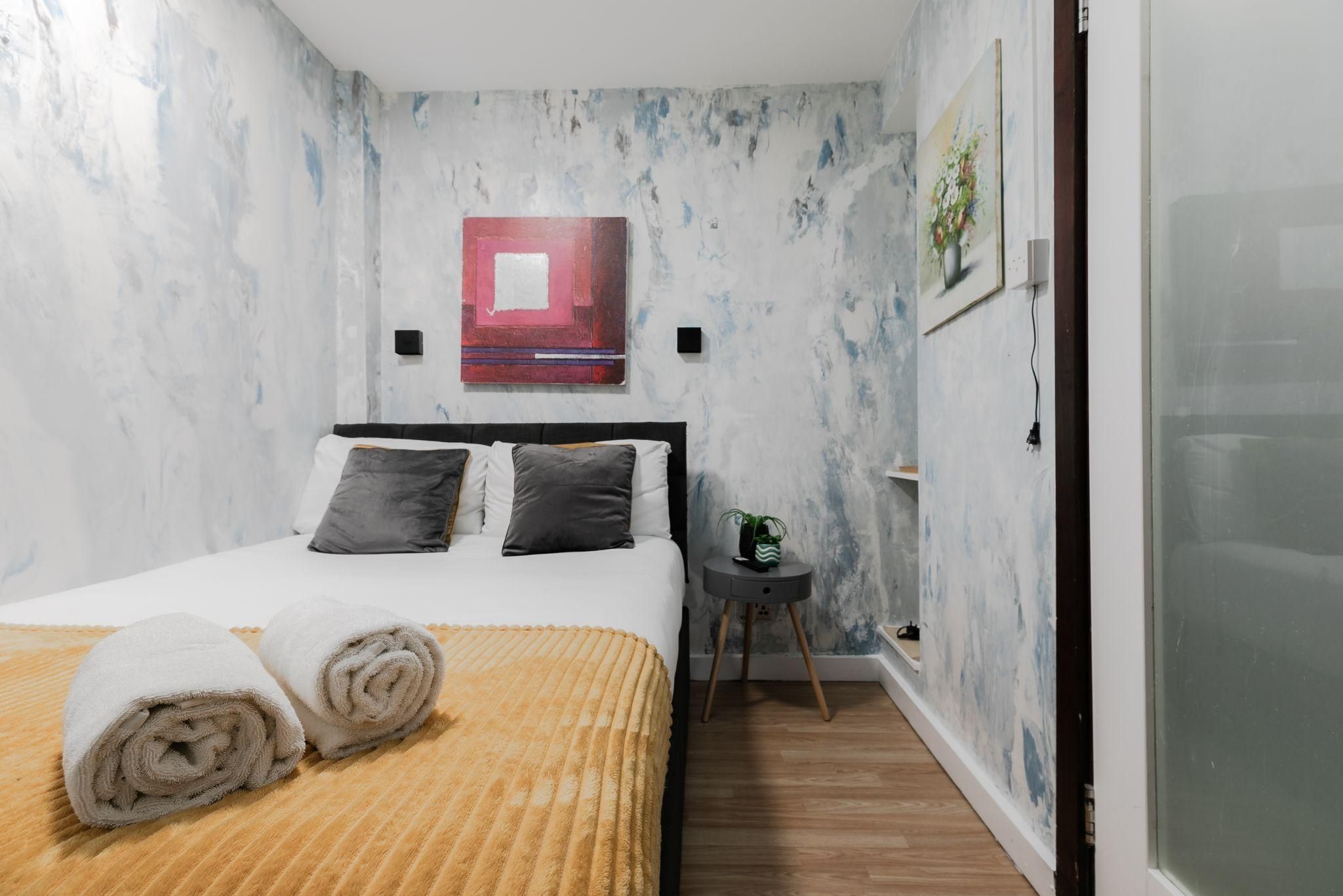 Double room-Budget-Private Bathroom-No window-Room 04