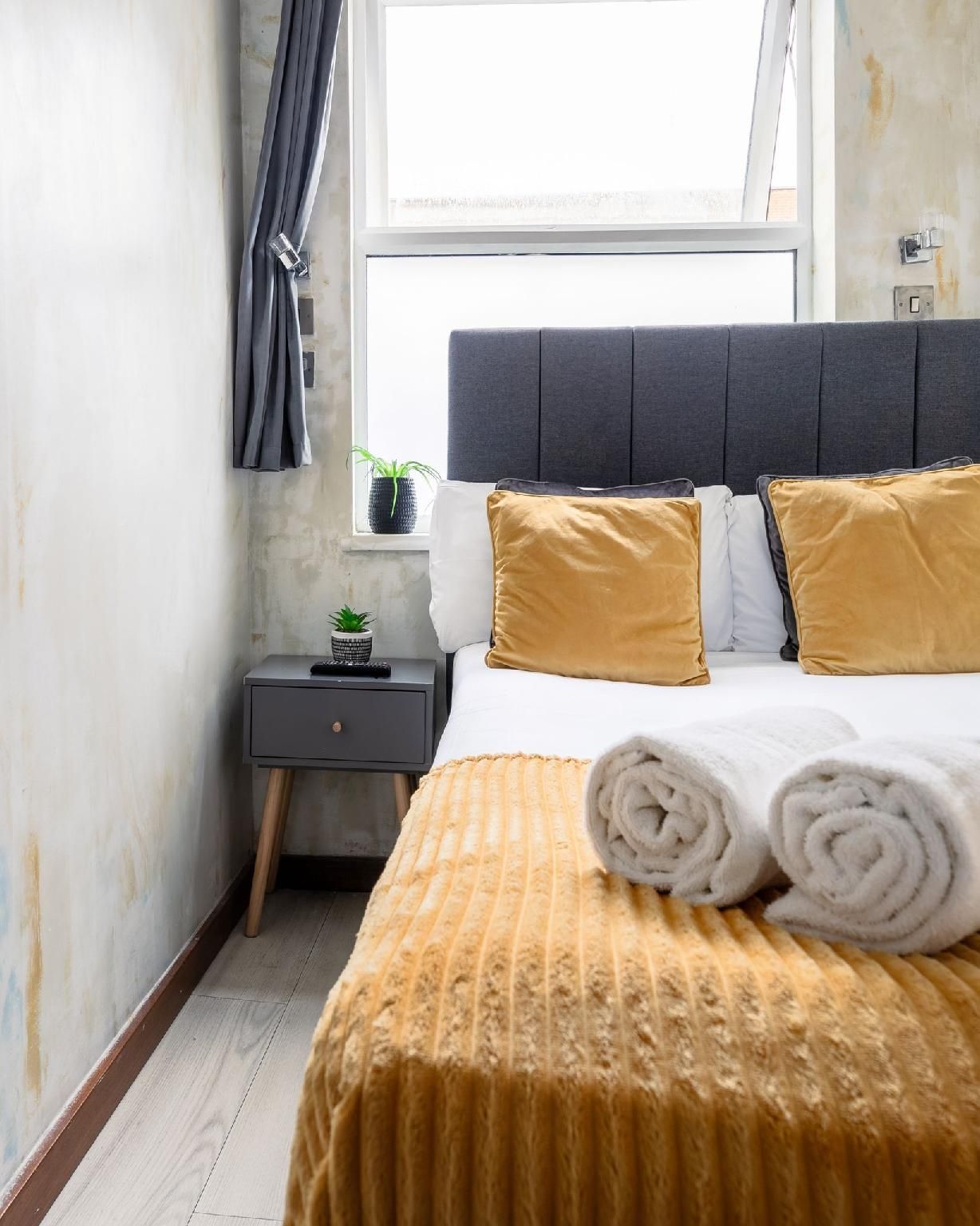 Double room-Budget-Private Bathroom-Room 08