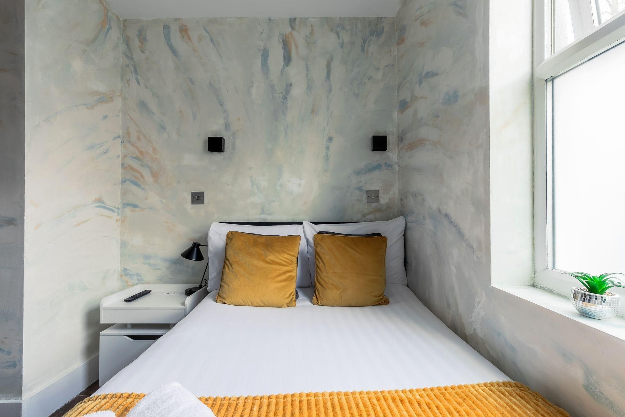 Double room-Budget-Private Bathroom-Room 09