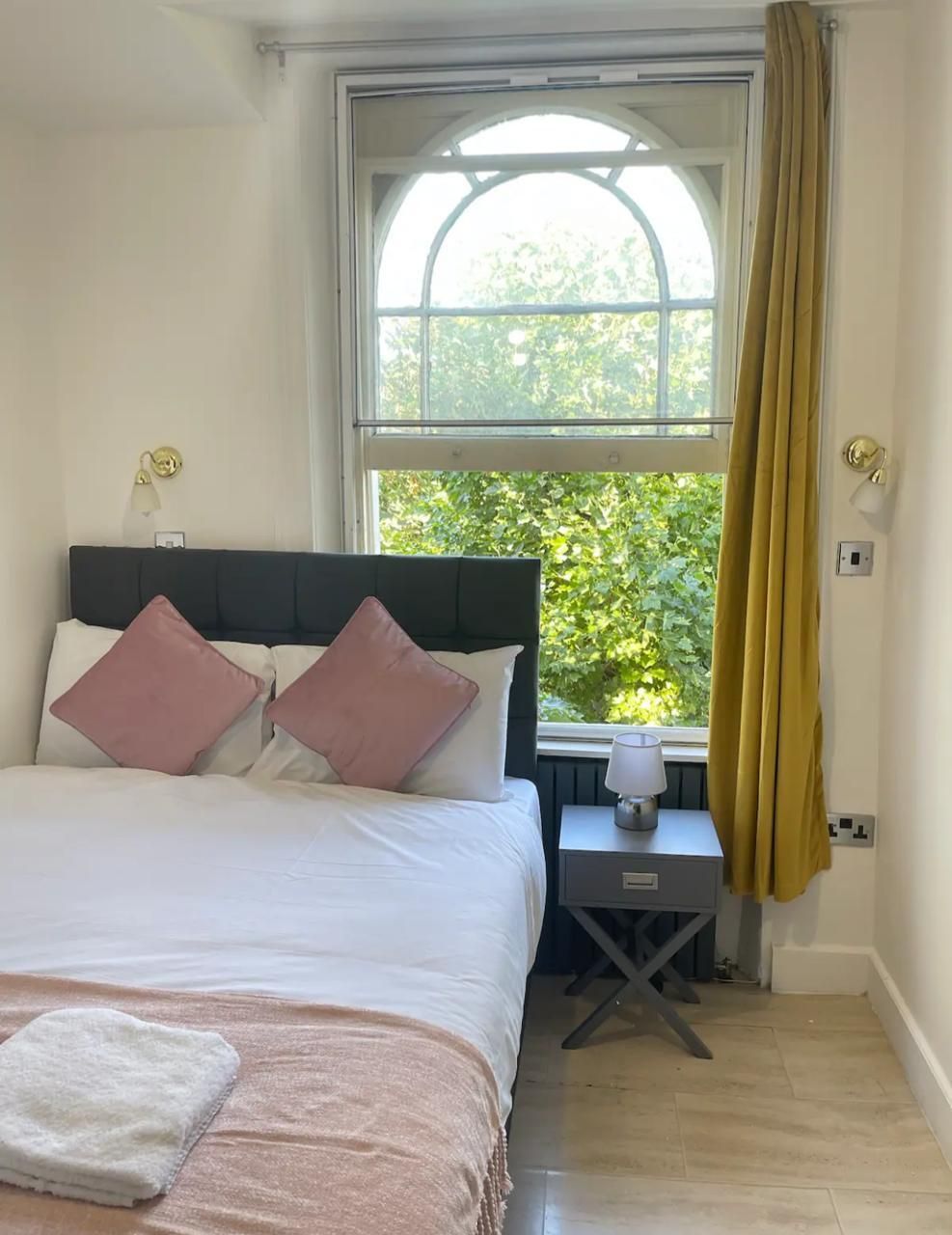 Double room-Budget-Private Bathroom-Street View-Room 22