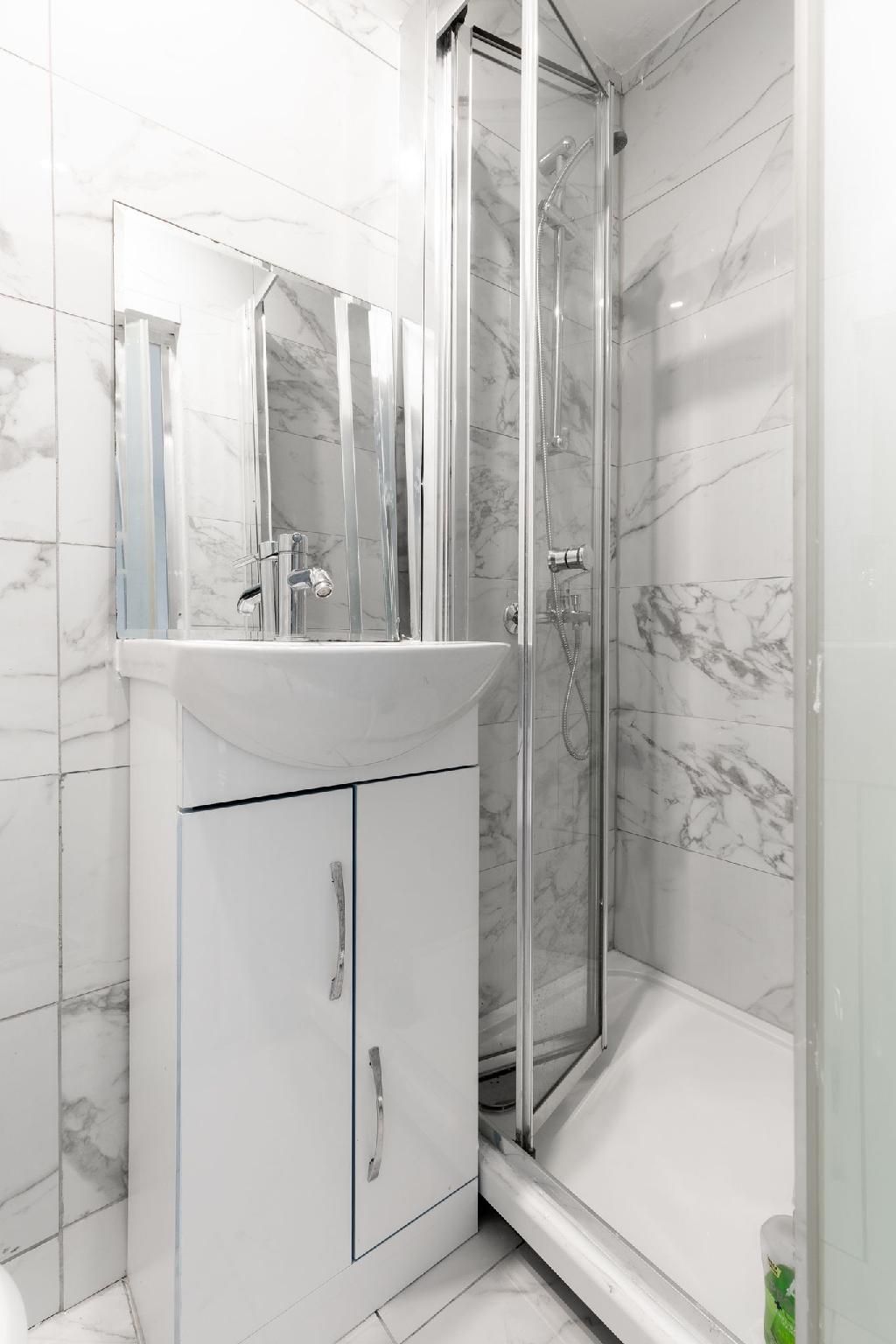 Double room-Budget-Private Bathroom-Room 05