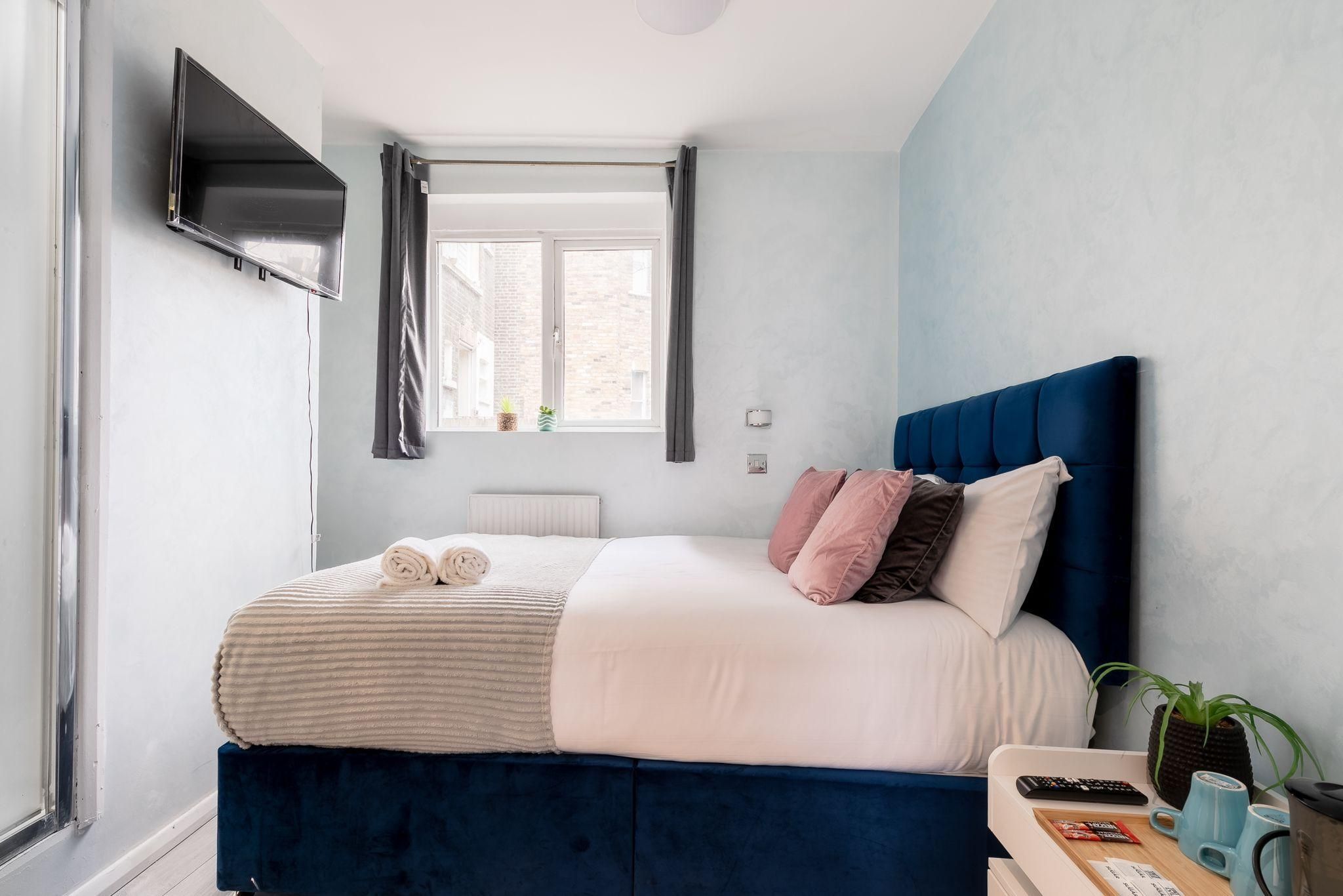 Double room-Budget-Private Bathroom-Room 05