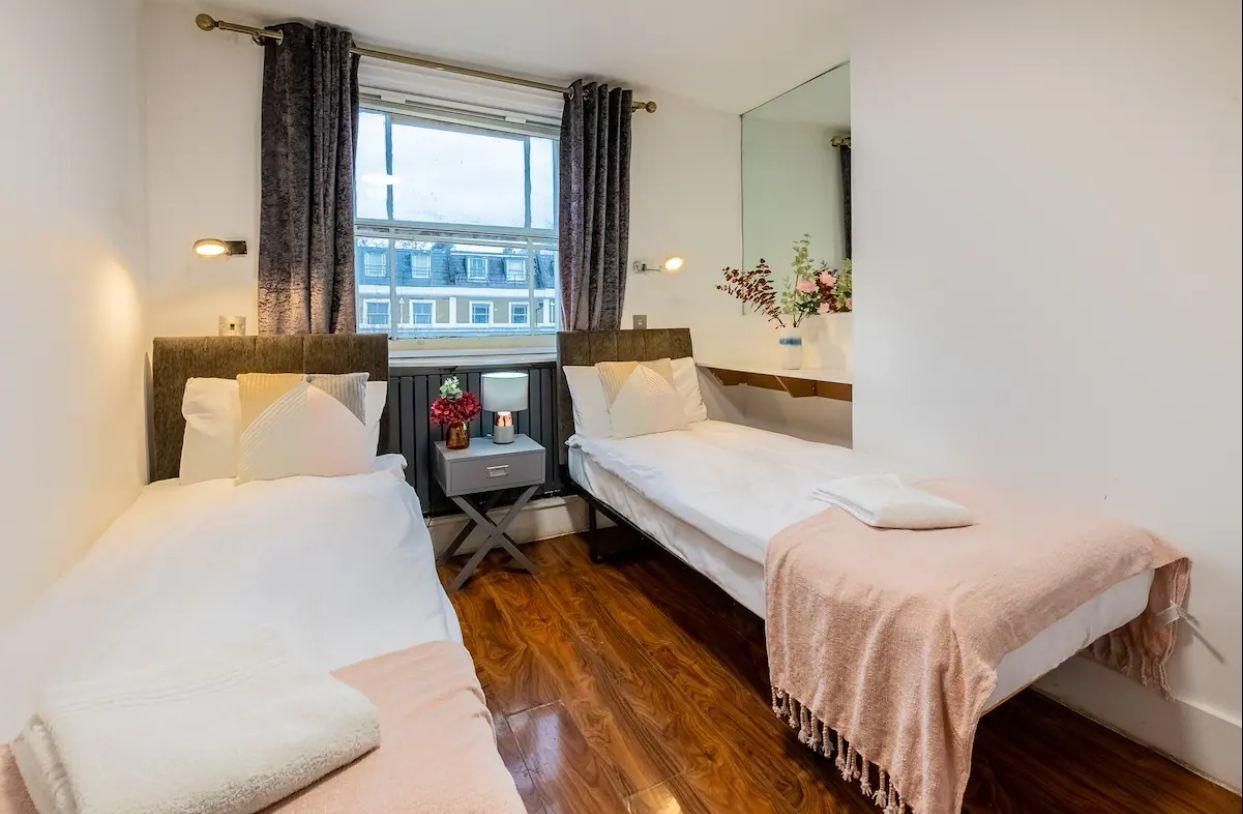 Twin room-Budget-Private Bathroom-Room 26