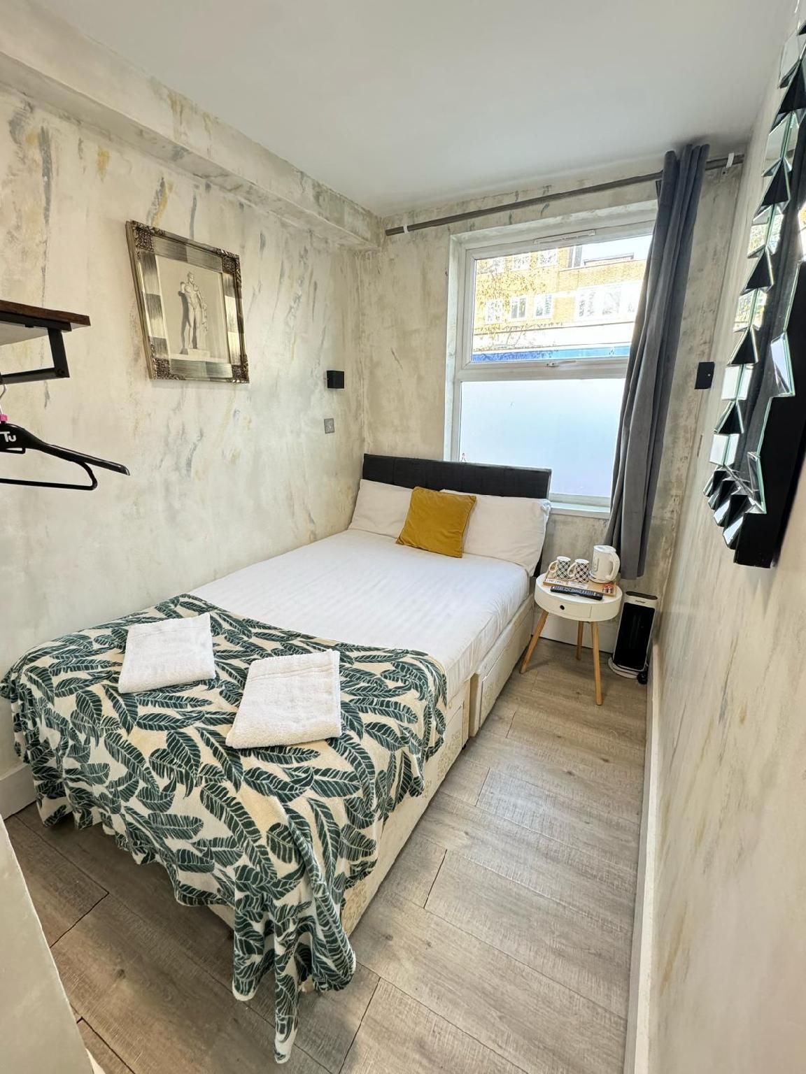 Double room-Budget-Private Bathroom-Room 07