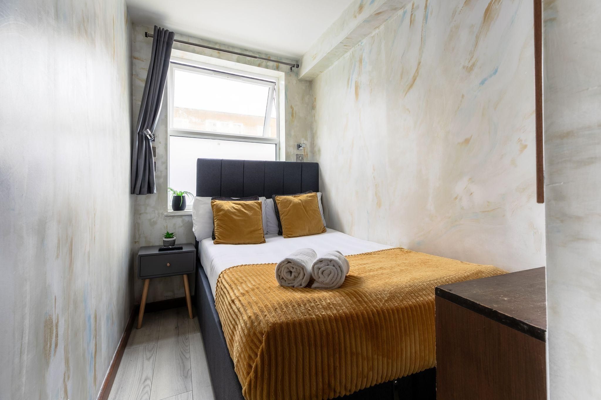 Double room-Budget-Private Bathroom-Room 08
