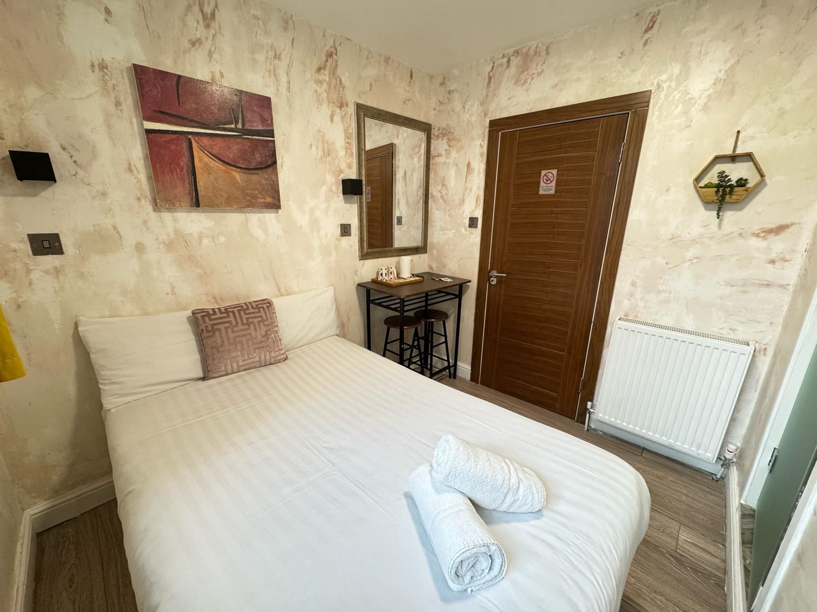 Double room-Budget-Private Bathroom-Room 11