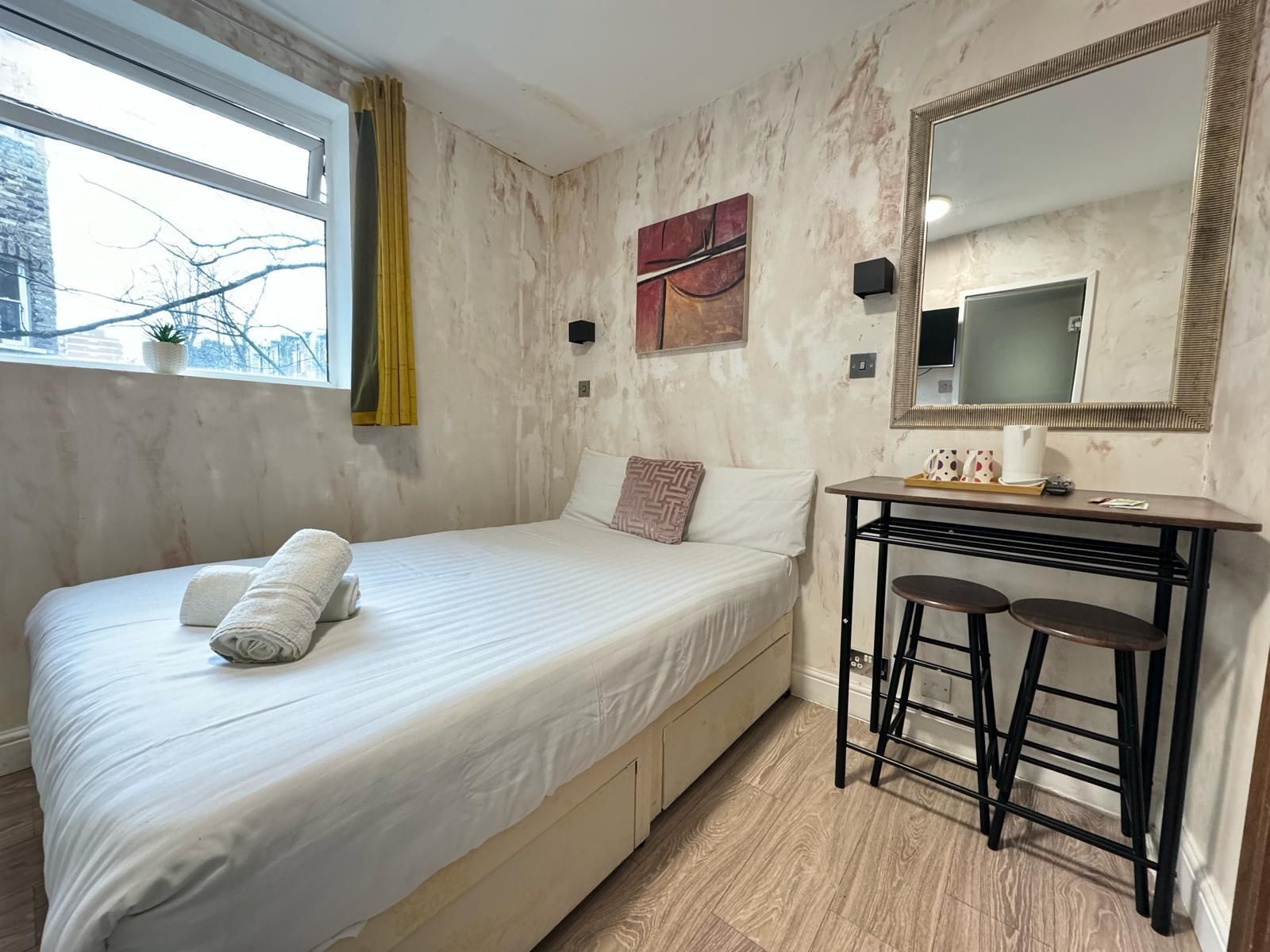 Double room-Budget-Private Bathroom-Room 11