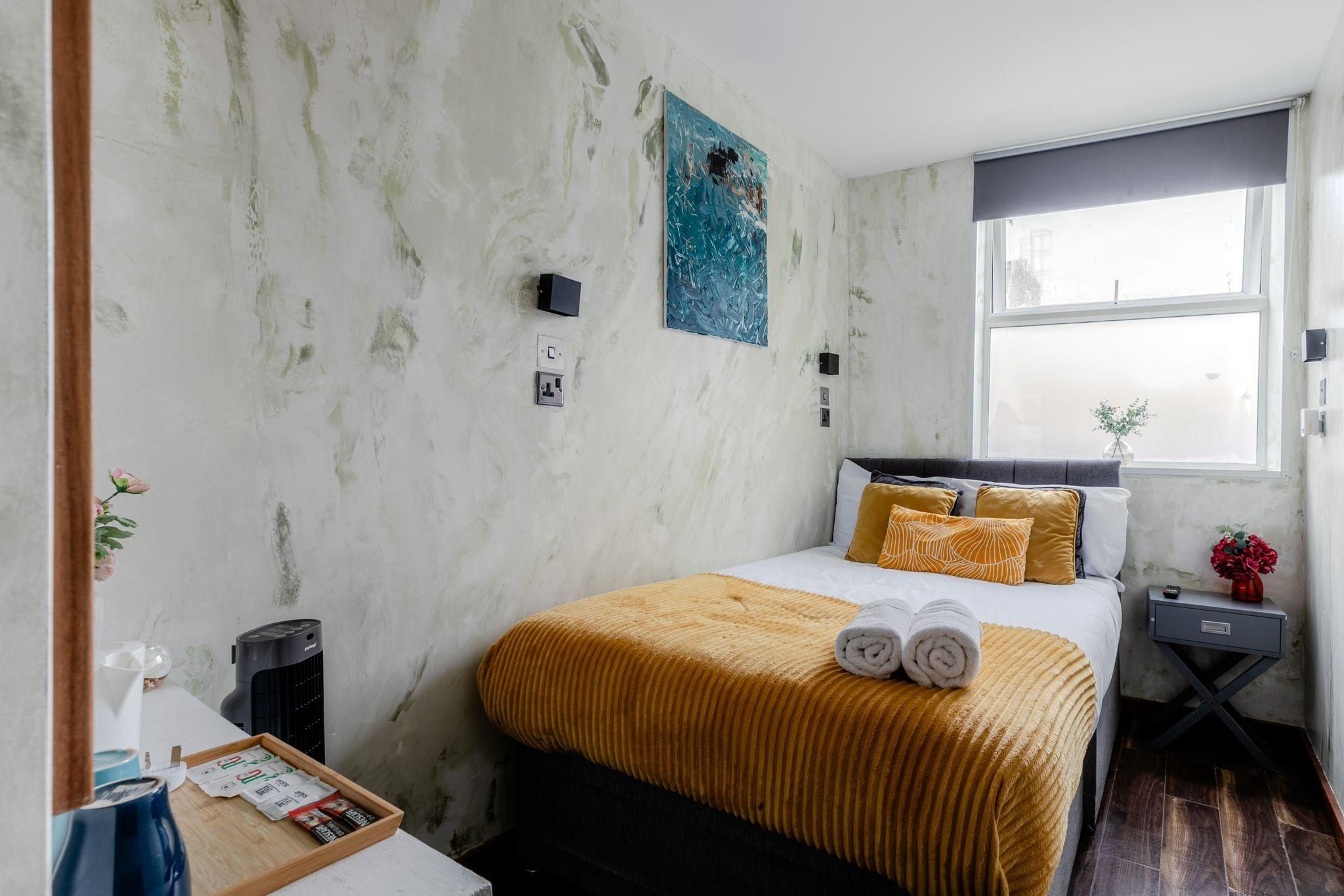 Double room-Budget-Private Bathroom-Room 13