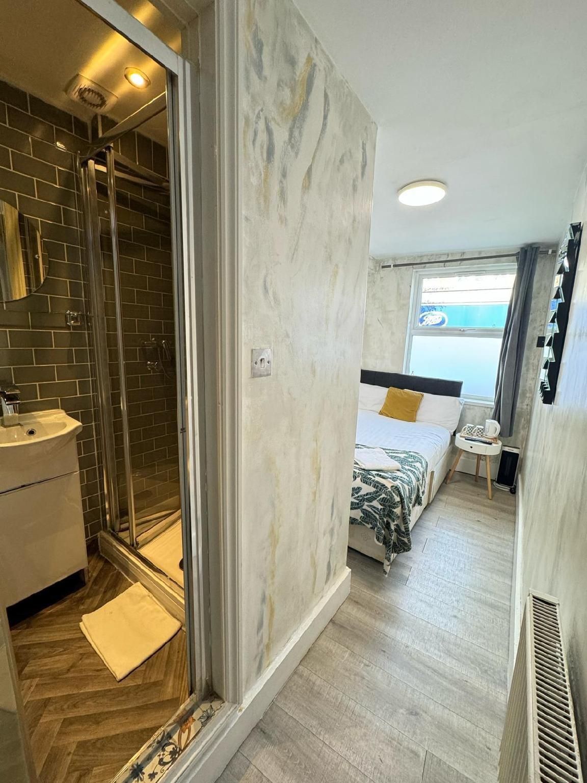 Double room-Budget-Private Bathroom-Room 07