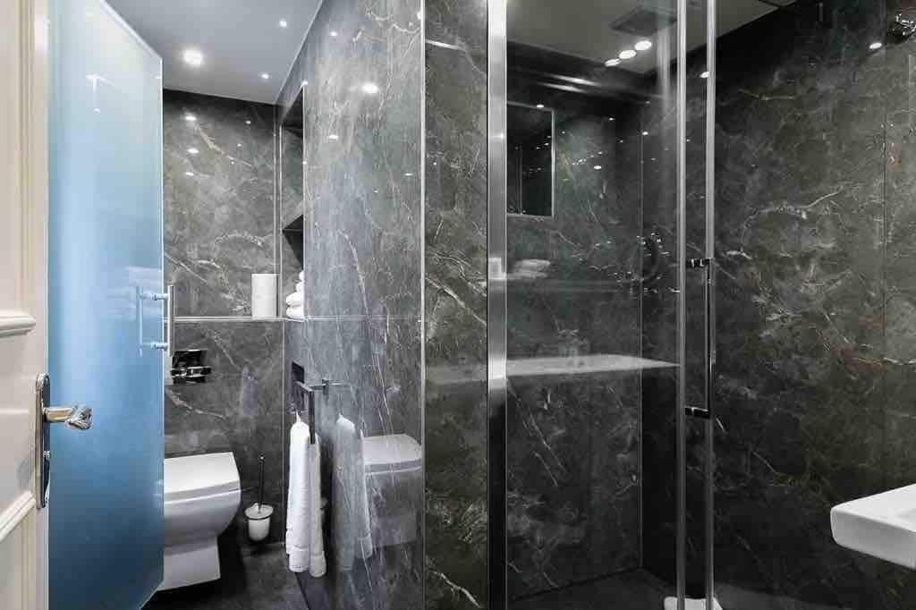Two Bedroom Deluxe Apartment with Patio – 3rd Floor