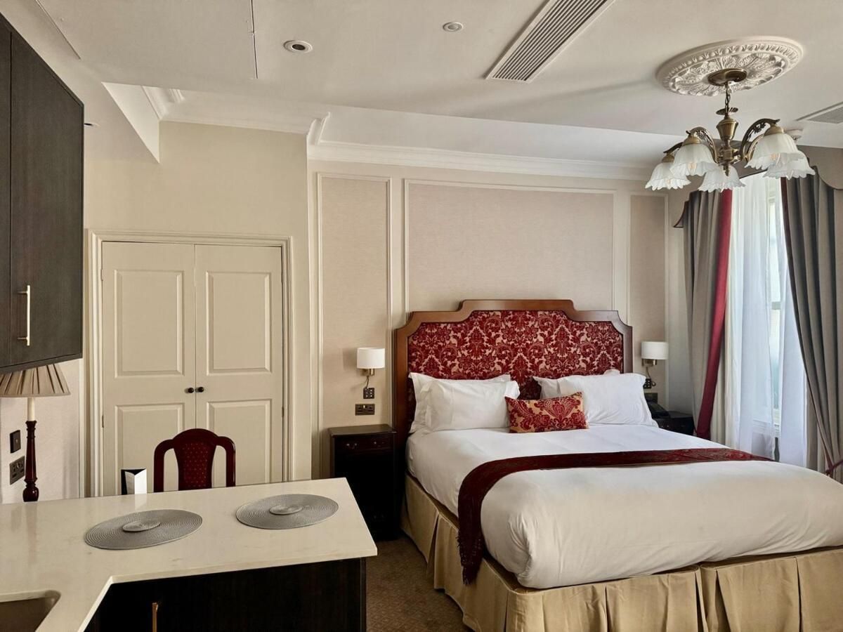 Superior Studio Apartment – Lower Ground Floor