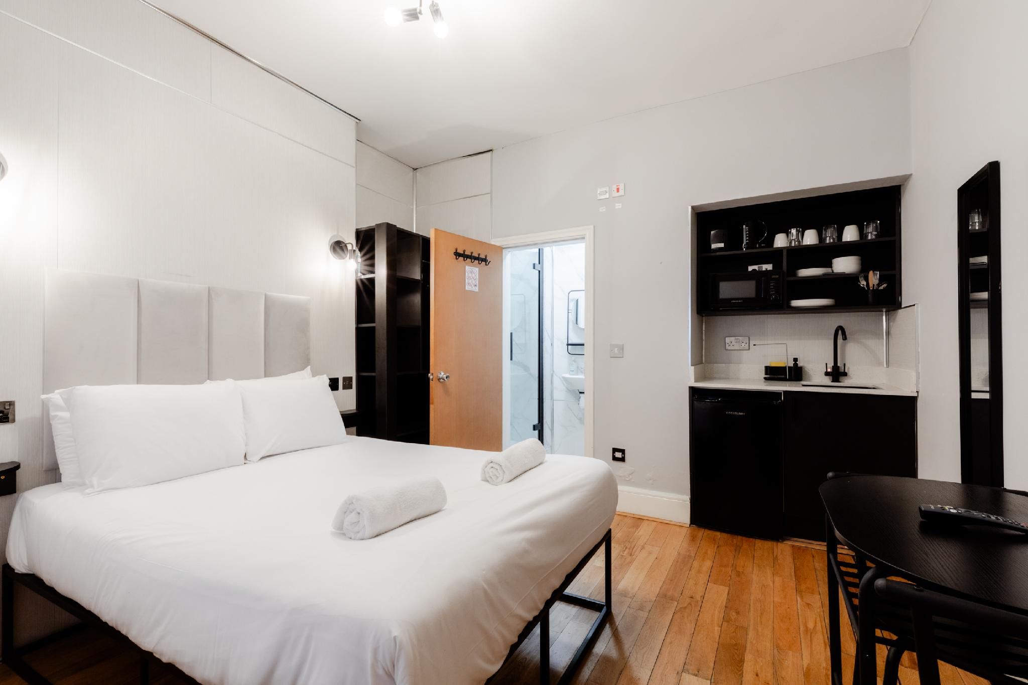 Studio B03