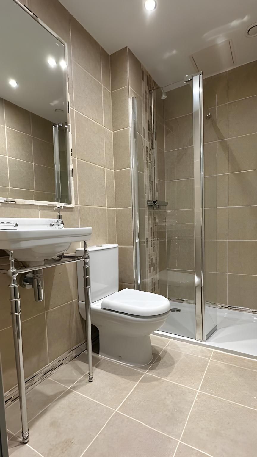 King--Ensuite with Shower-No window
