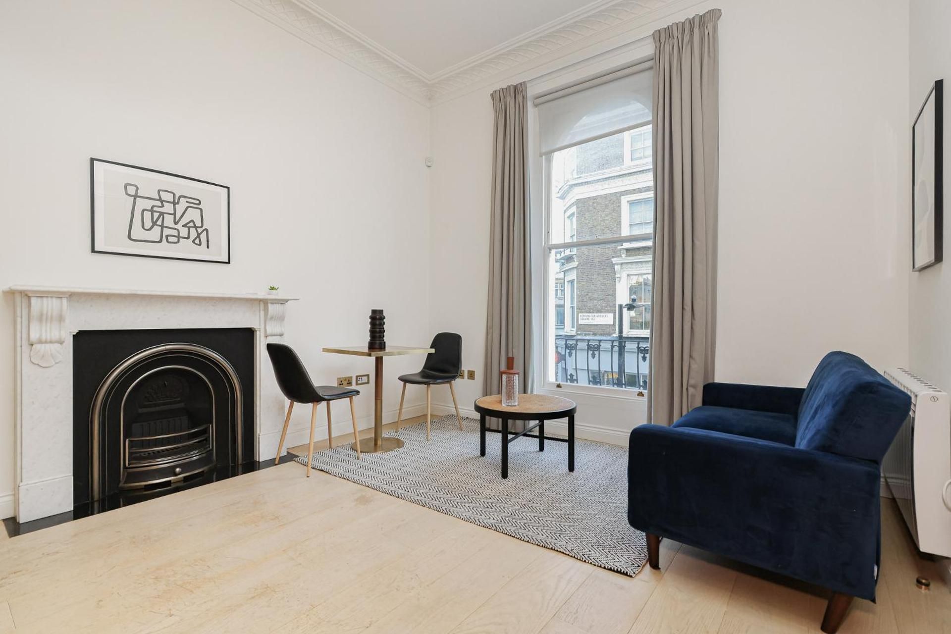 Deluxe One-Bedroom Apartment