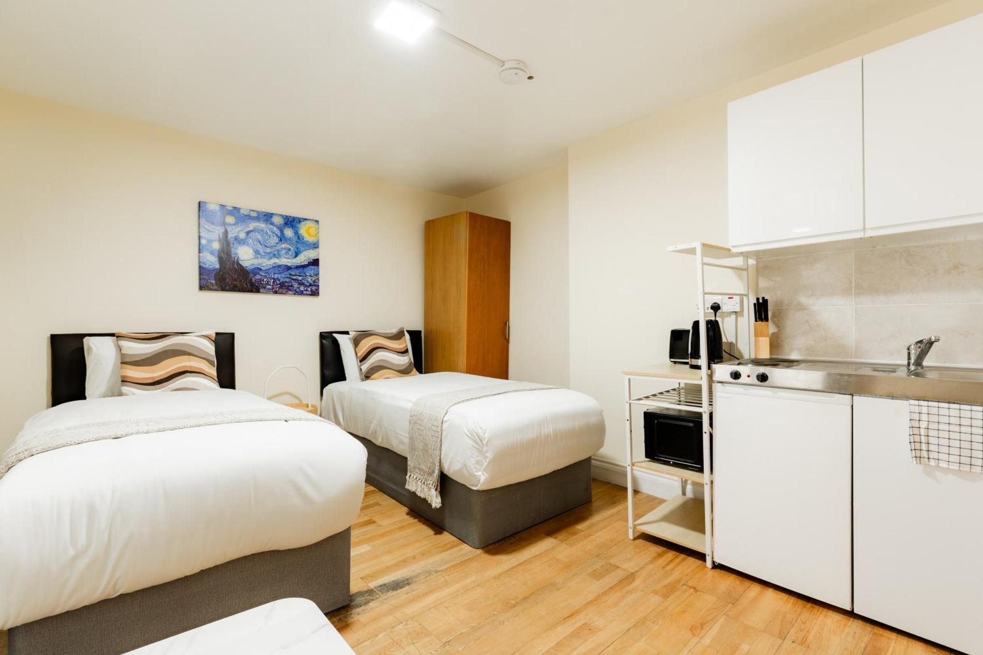 Deluxe Studio