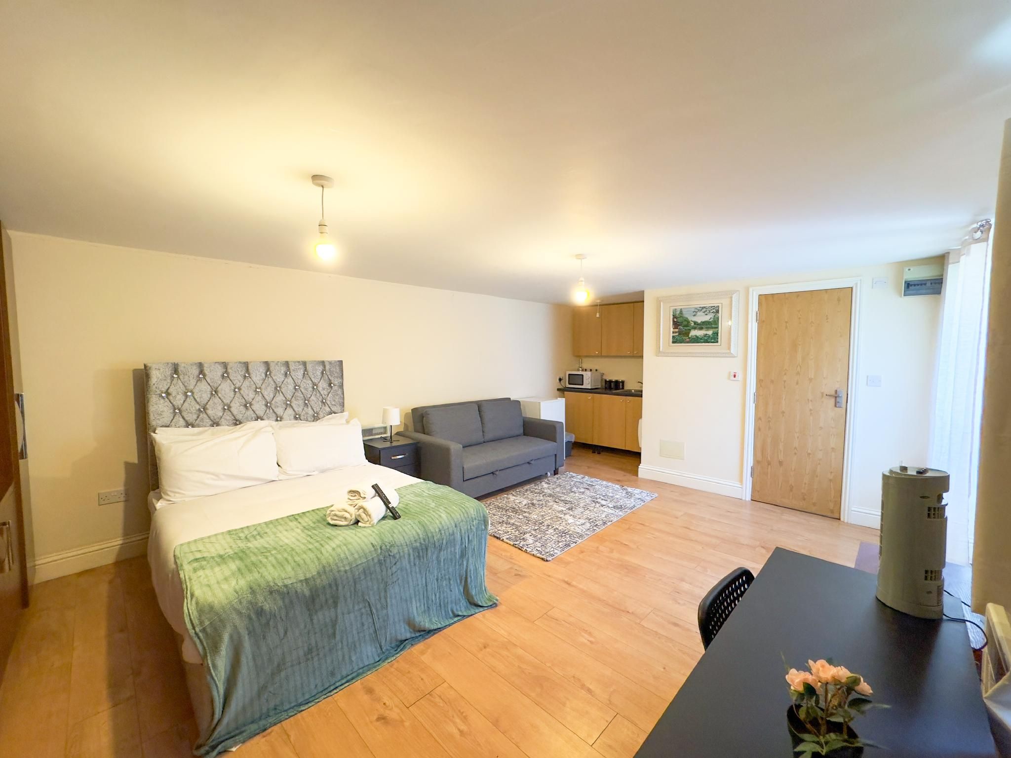 Quadruple Room with Private Bathroom