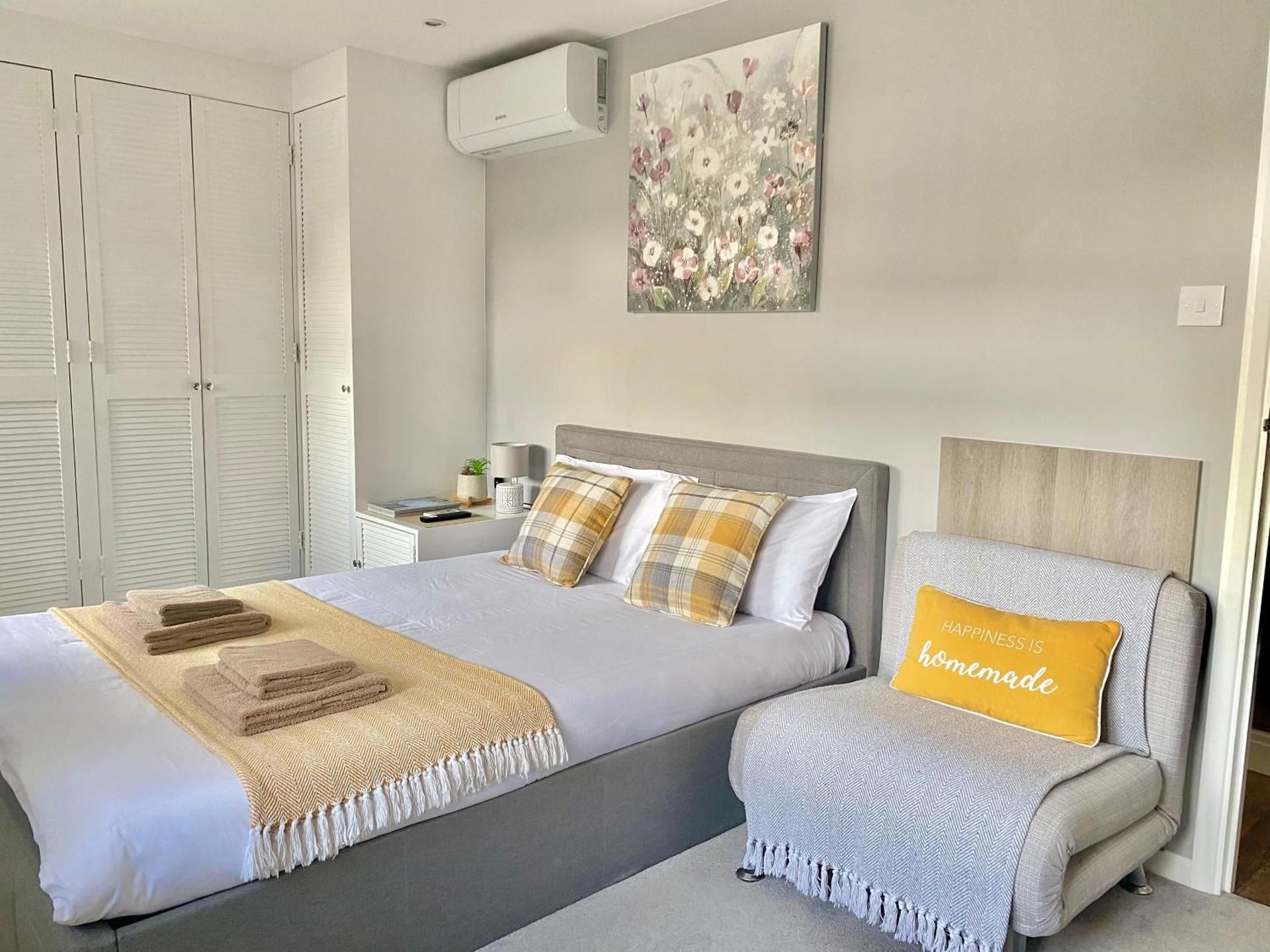 Deluxe Double Room (2 Adults + 1 Child)
