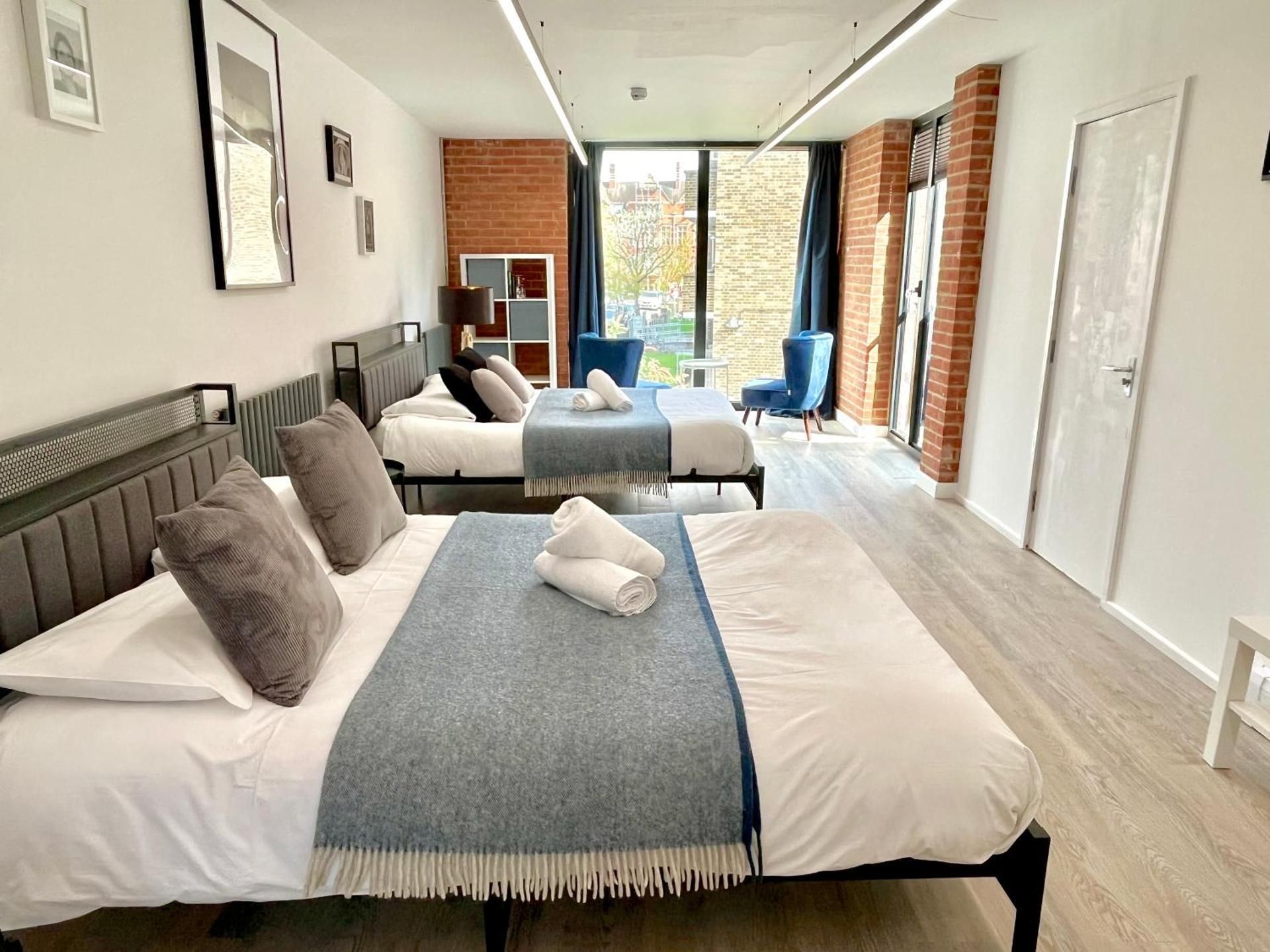 DELUXE APARTMENT