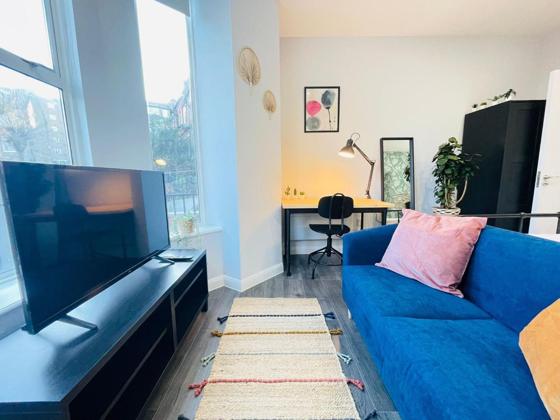 Deluxe Studio