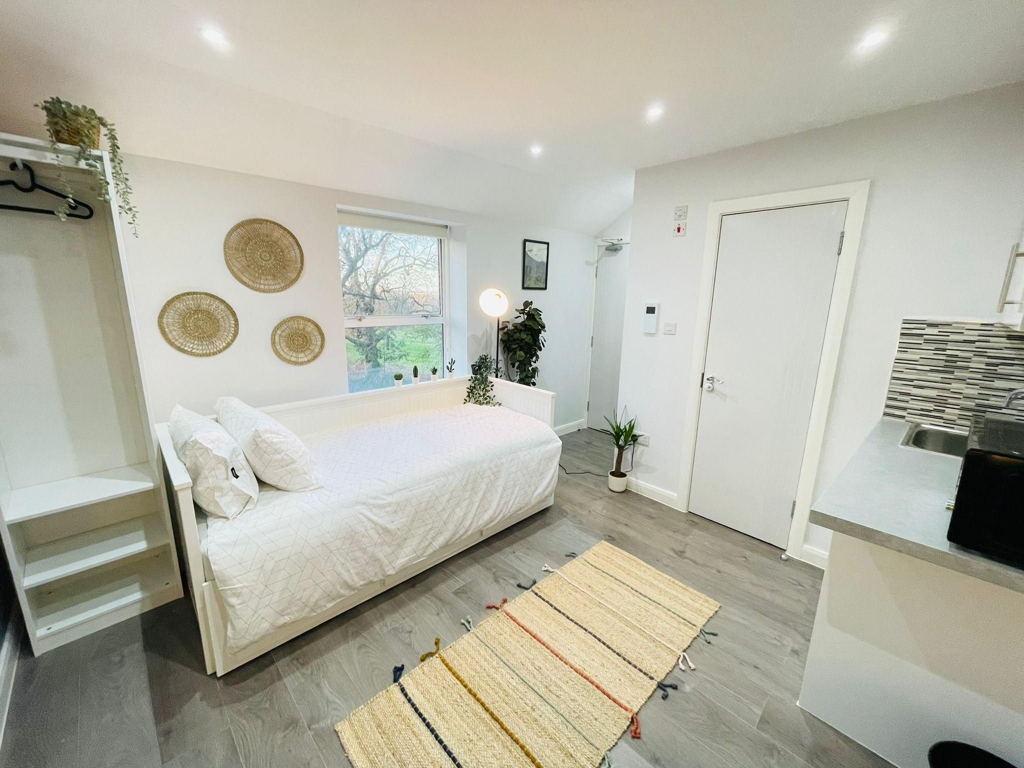 Studio-Private Bathroom-8-Basic