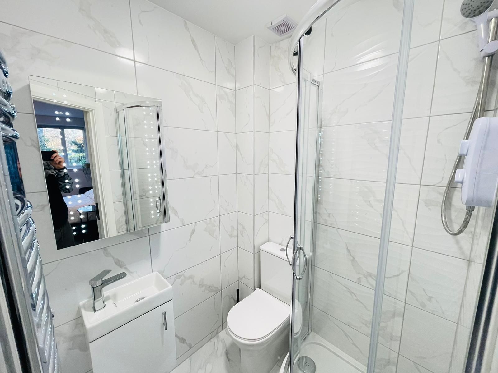 Studio-Private Bathroom-7-Deluxe