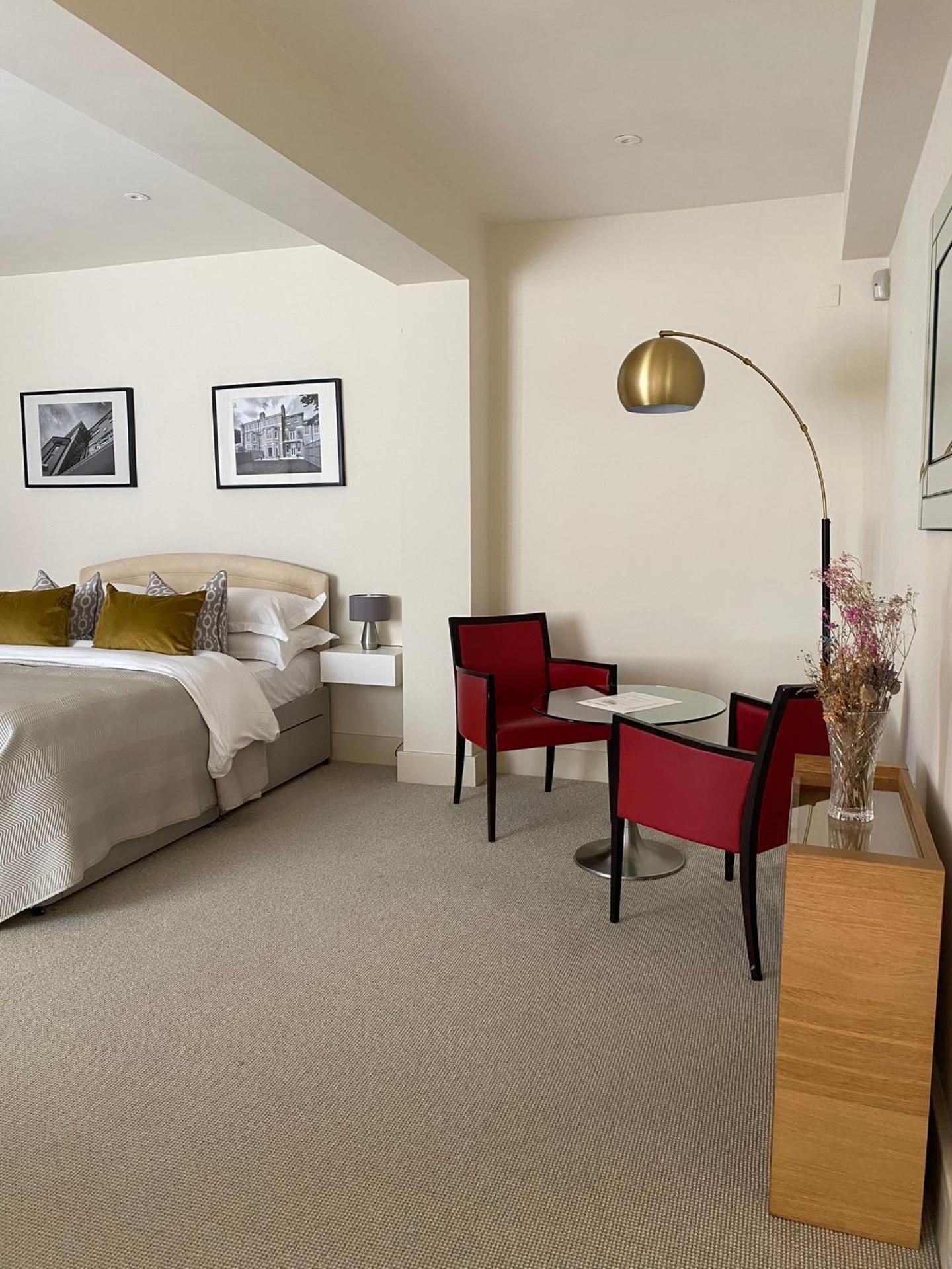 DELUXE APARTMENT