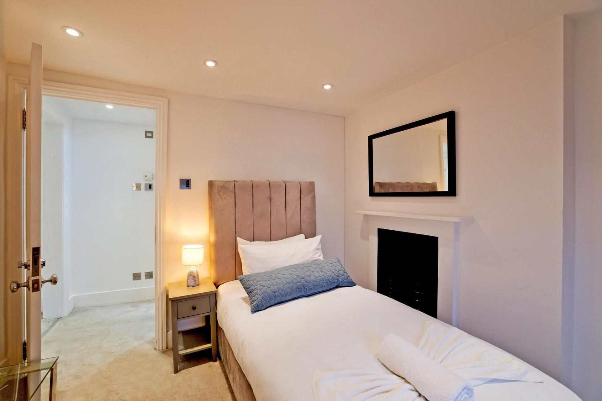 Single Room with Shared Bathroom