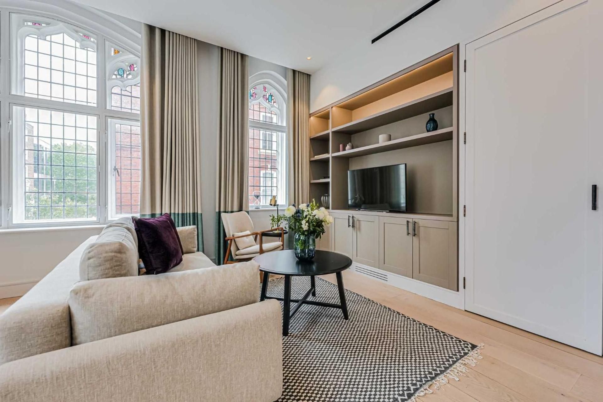 One-Bedroom Luxury Apartment