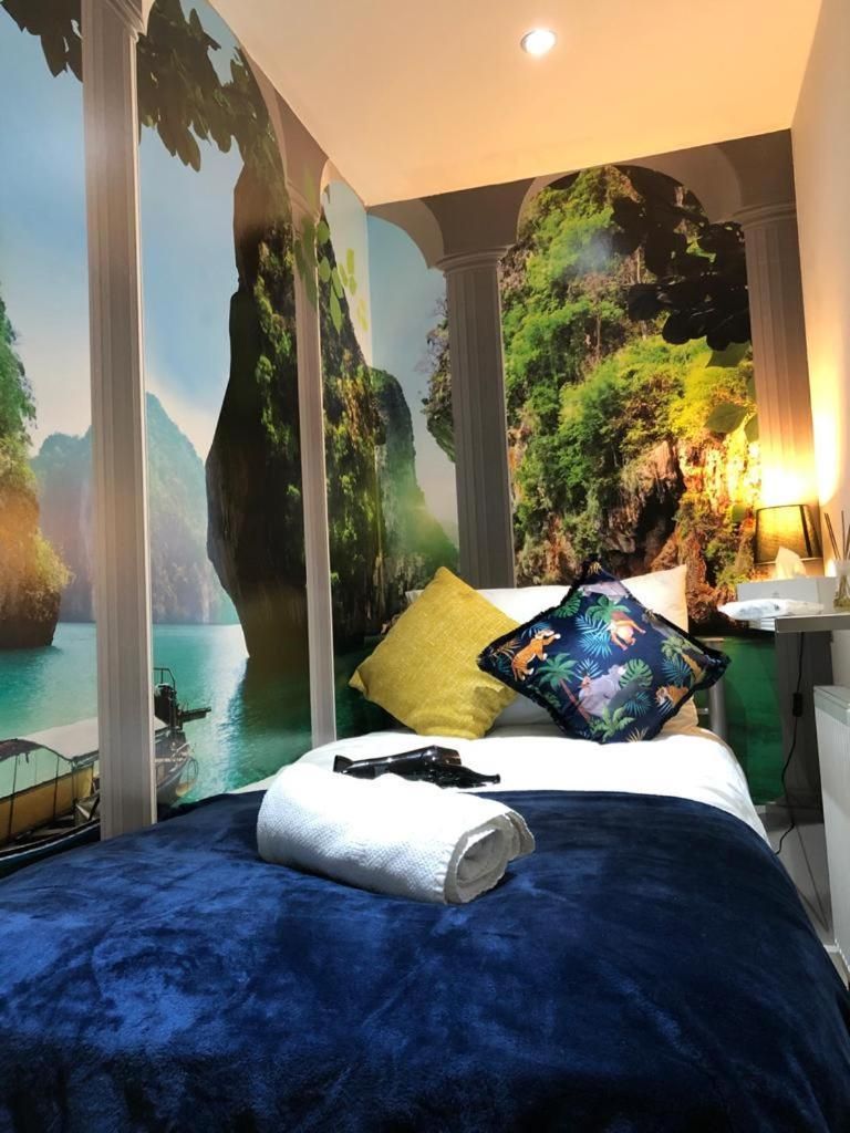 Single Room with Shared Bathroom