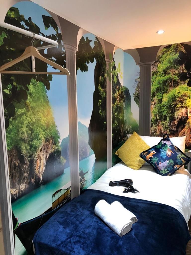 Single Room with Shared Bathroom