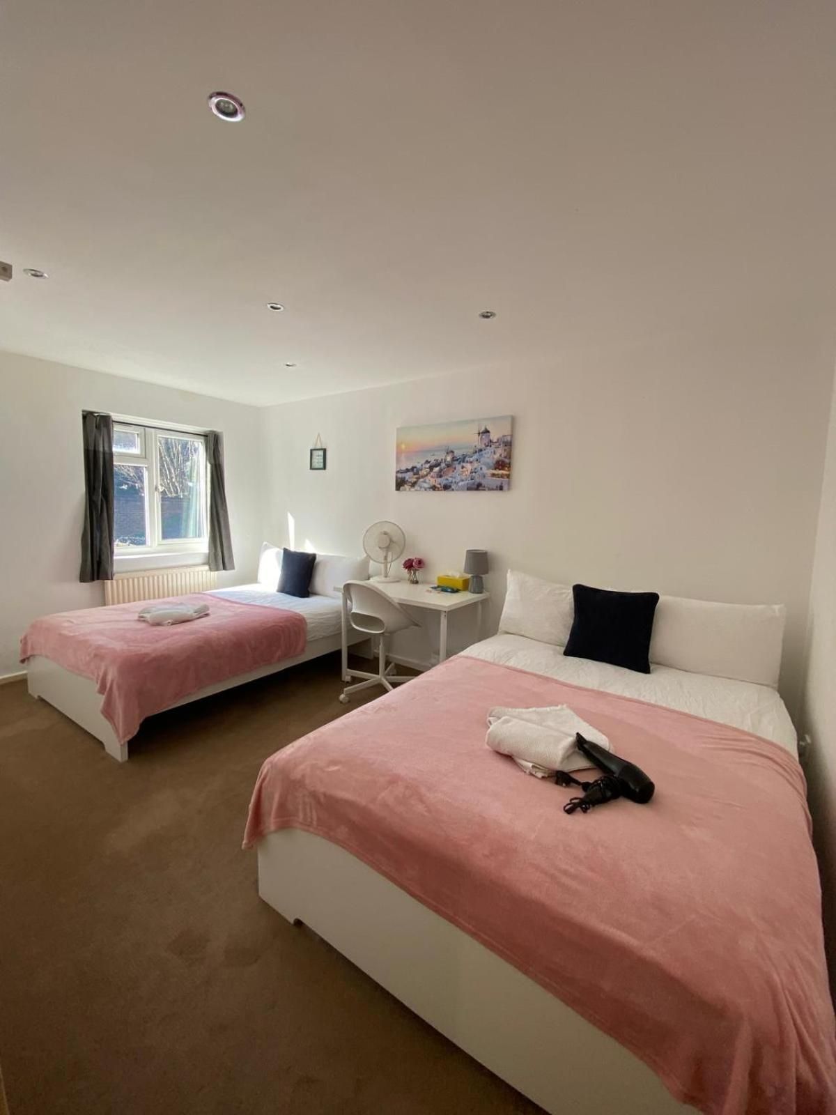 Fabulous Private Bedrooms near Euston Station, Central London Quadruple Room