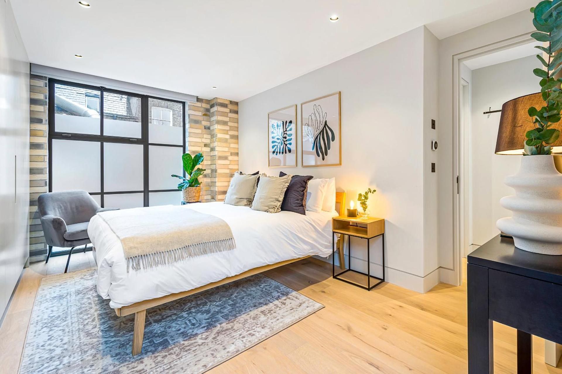 DELUXE APARTMENT
