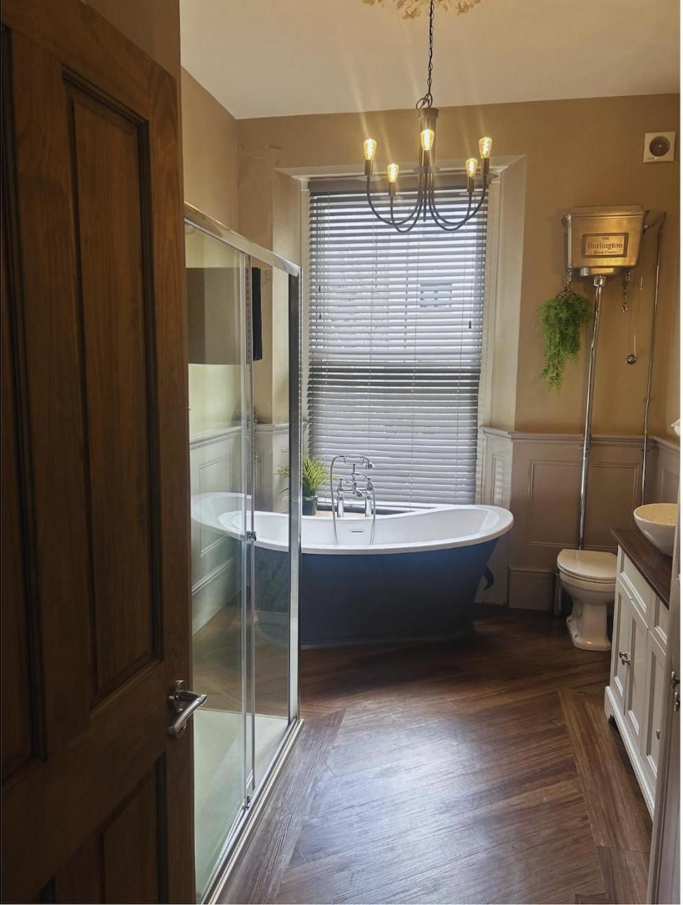 DELUXE APARTMENT