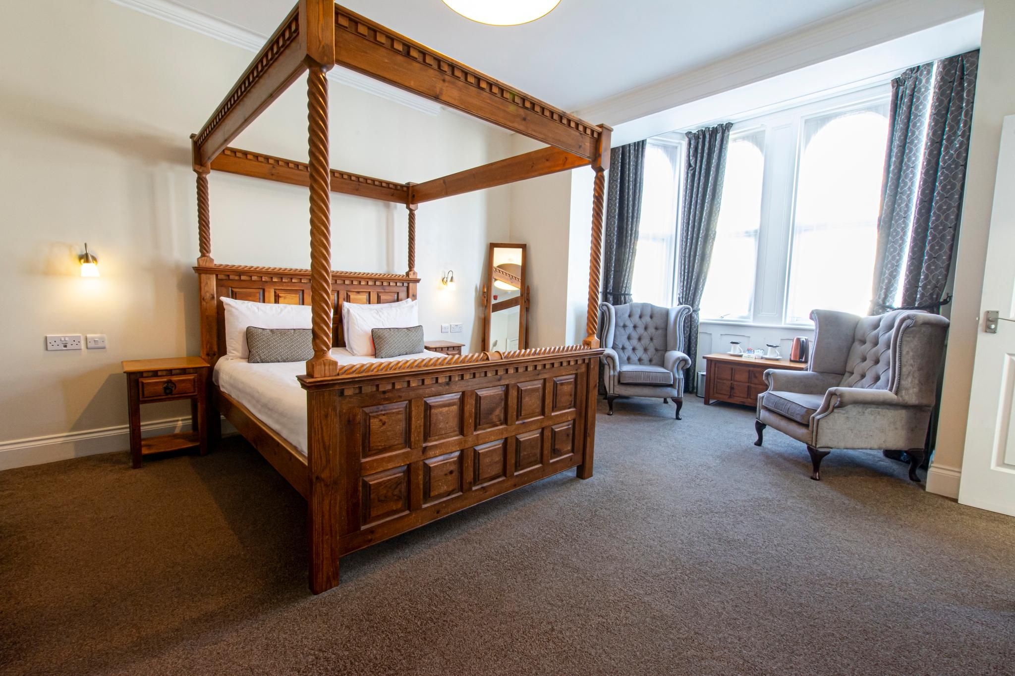 Double Suite with Poster Bed
