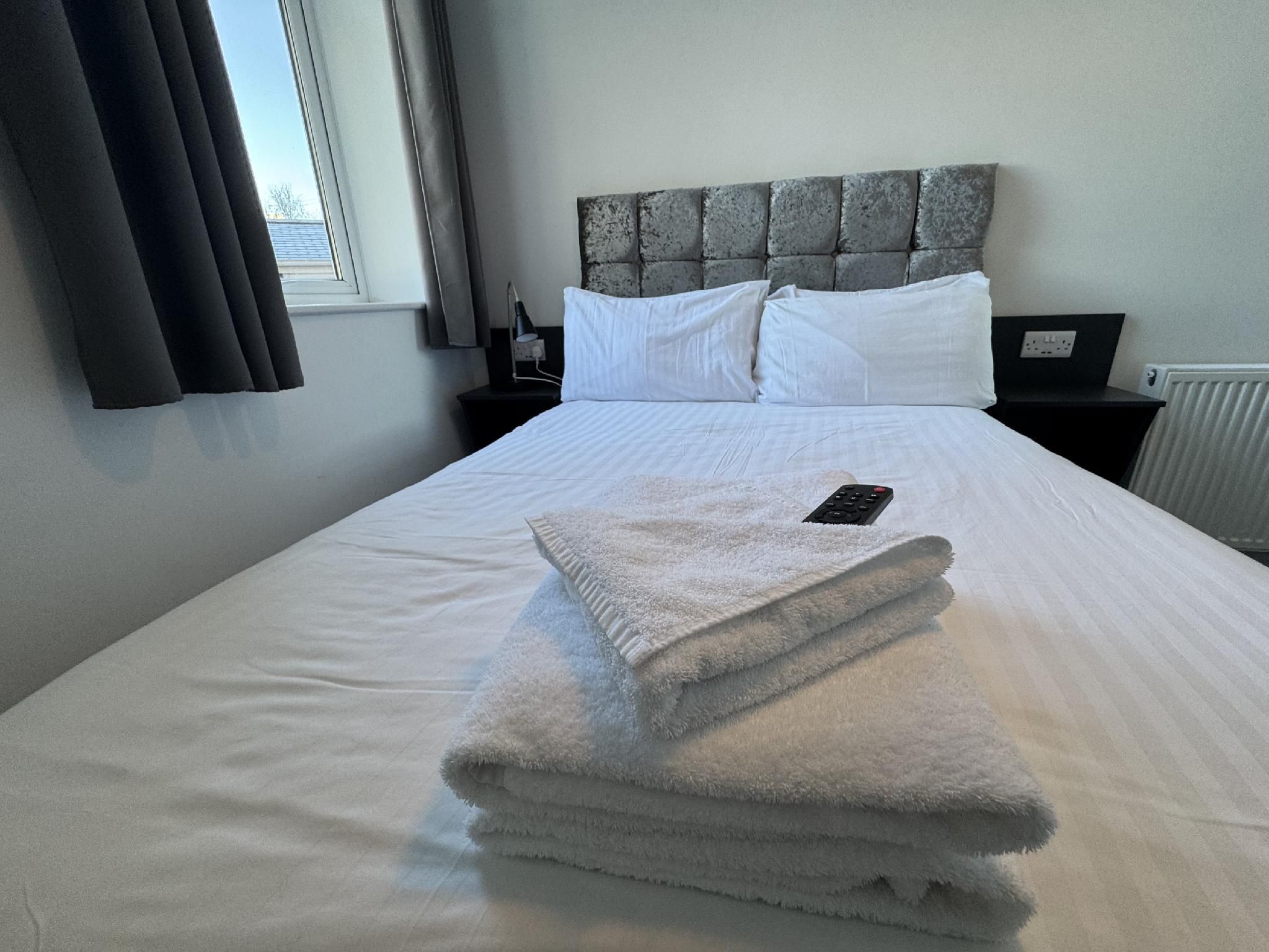 6 bed apt-Apartment-Ensuite with Shower-Street View