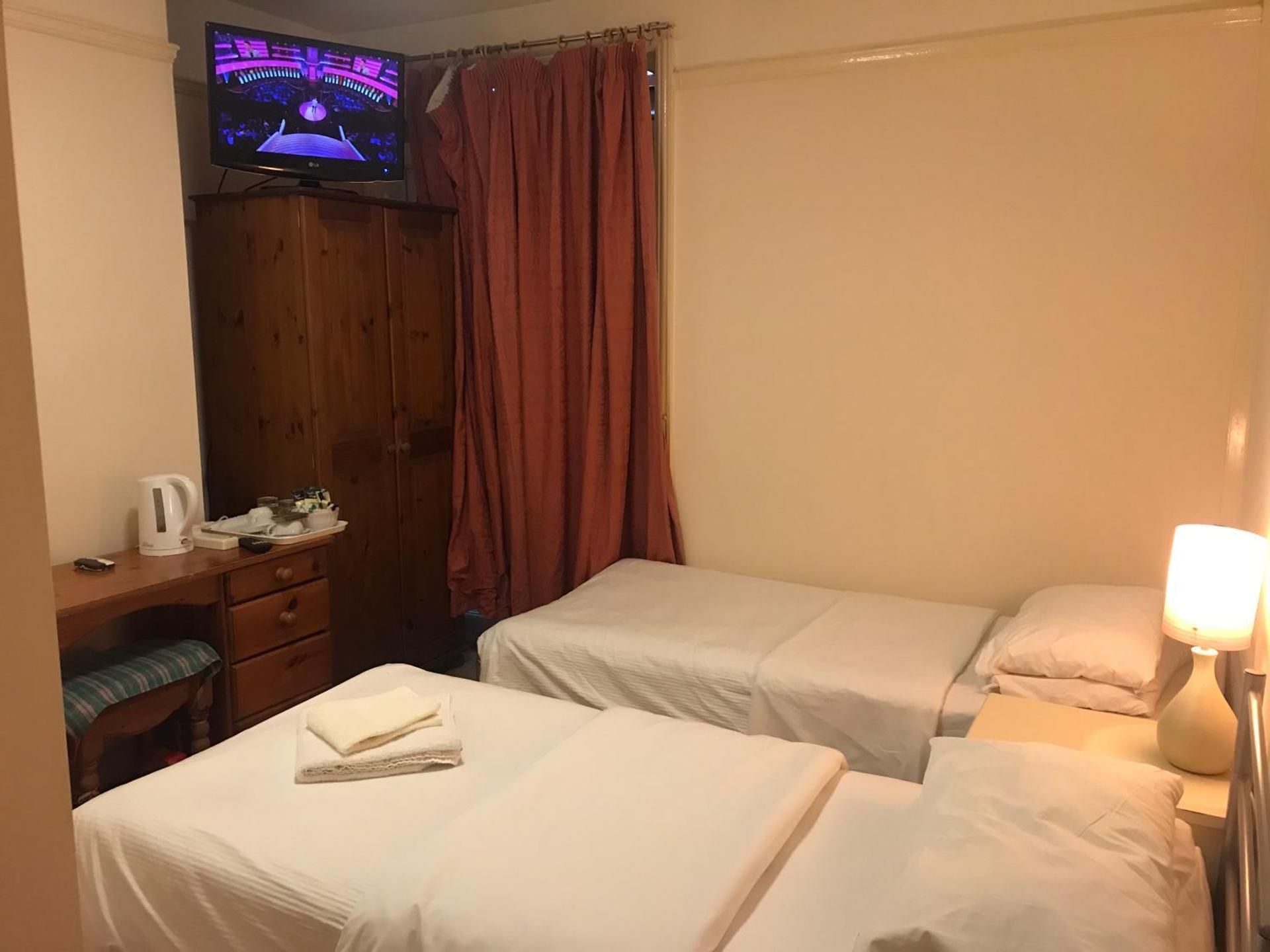 Twin Room with Shared Toilet