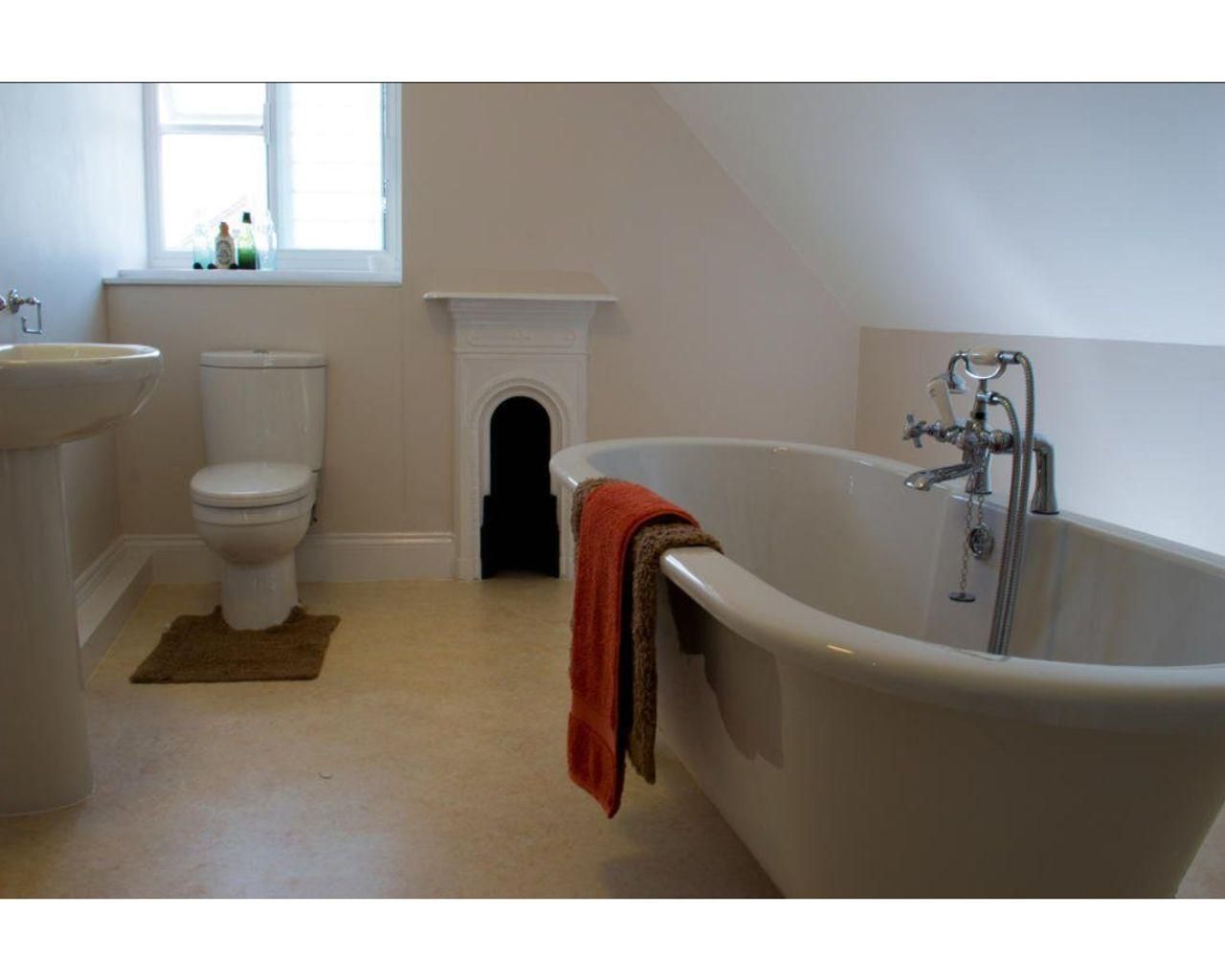 Superking-Double or Twin-Shared Bathroom-(With Bath Only)