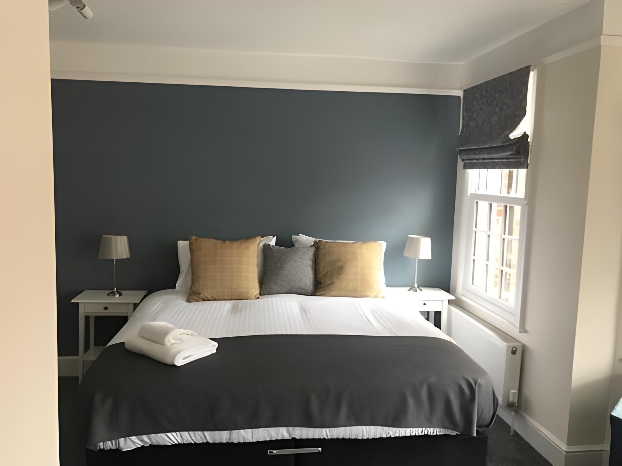 King-Deluxe-Ensuite with Shower